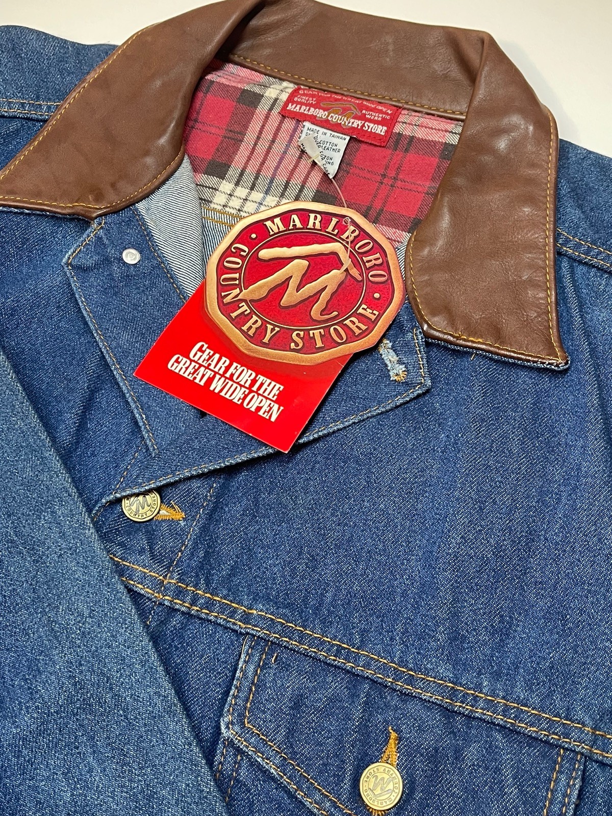 VINTAGE 1994 MARLBORO COUNTRY STORE DENIM JACKET XL NWT LEATHER COLLAR WESTERN