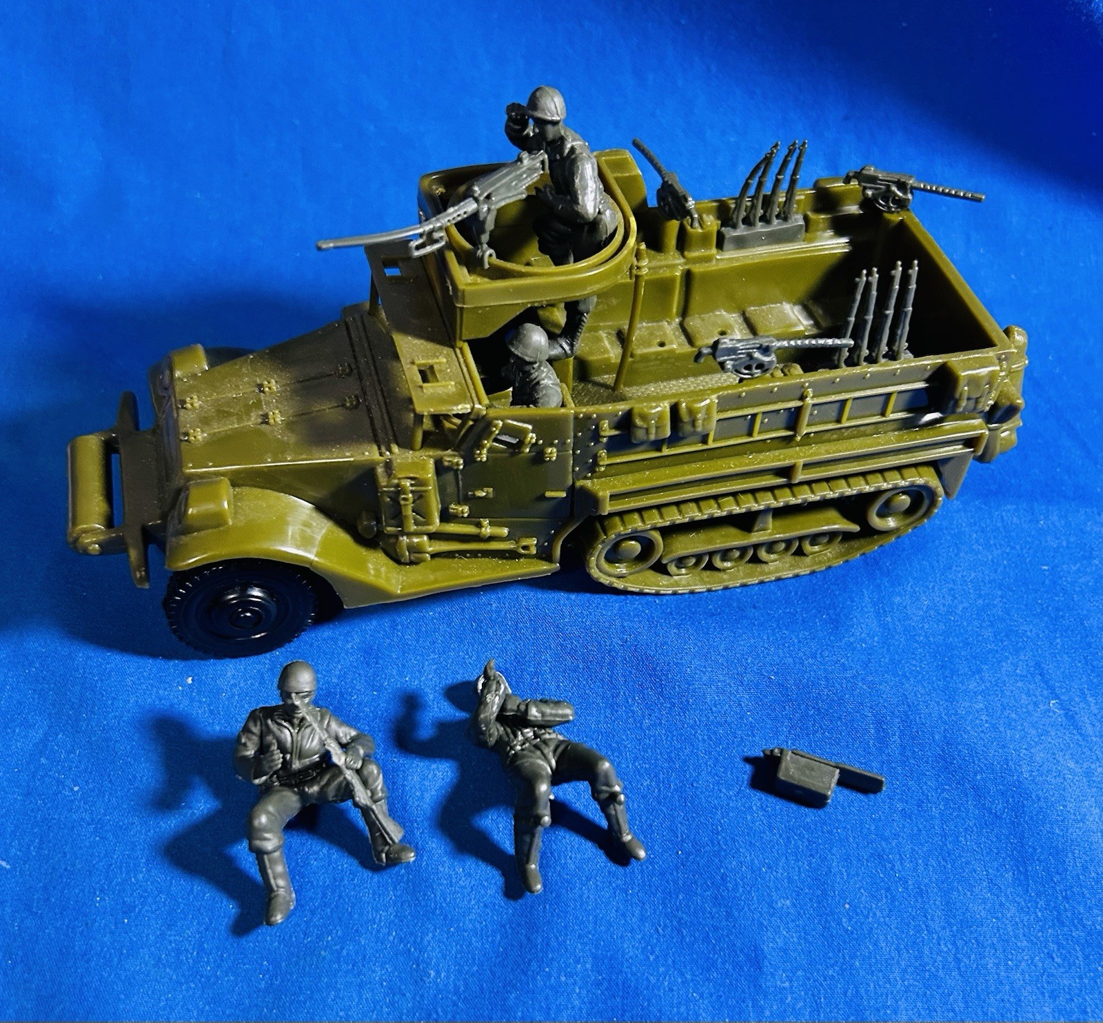 WWII U.S. Halftrack w/ 4 man crew, hard plastic, 1/38 Classic Toy Soldiers Inc WWII U.S. Halftrack w/ 4 man crew, hard plastic, 1/38 Classic Toy Soldiers Inc