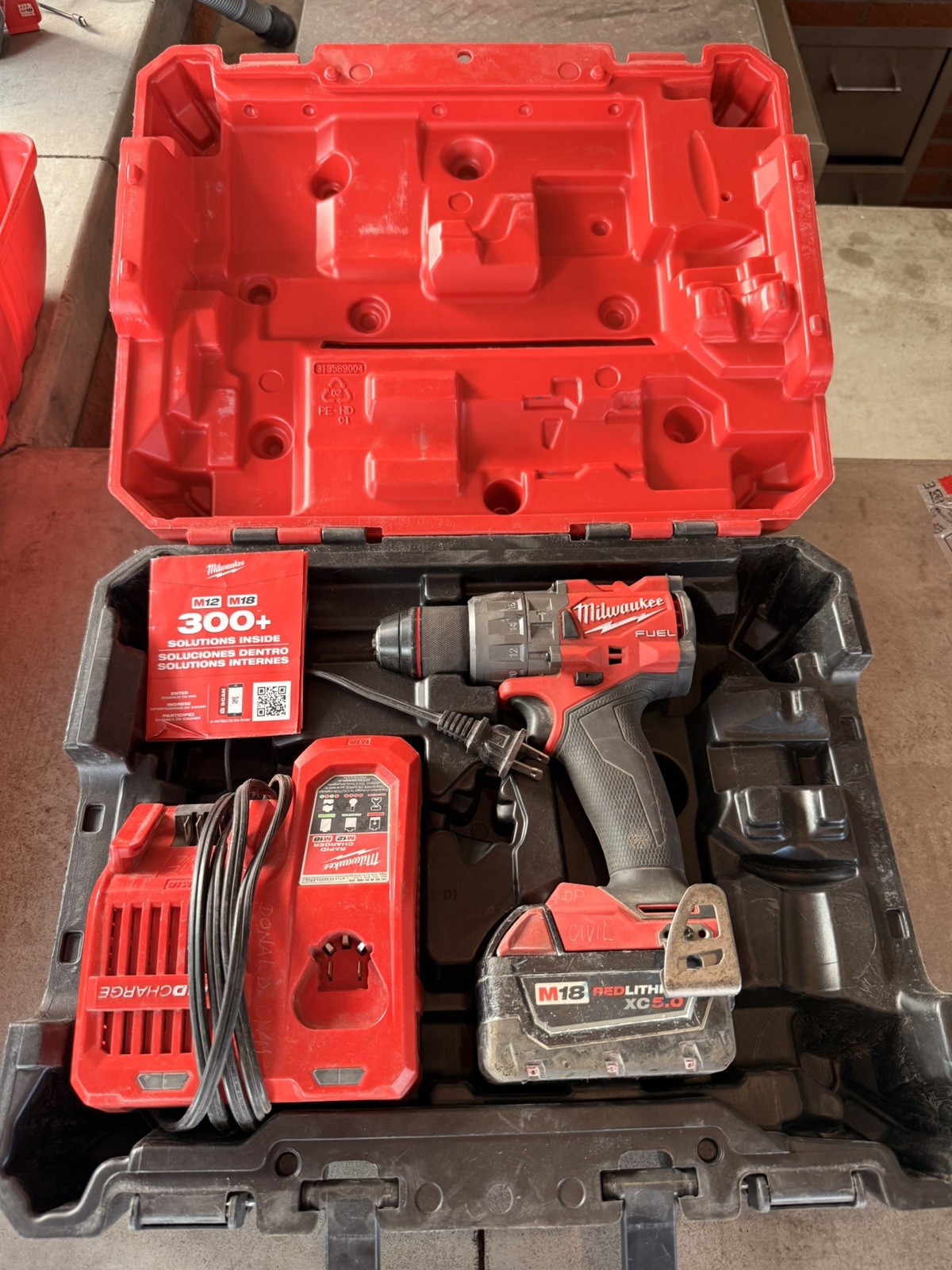 Milwaukee Electric - Variable Speed M18 Fuel. 1/2 Hammer Drill-Driver KIT Milwaukee Electric - Variable Speed M18 Fuel. 1/2 Hammer Drill-Driver KIT