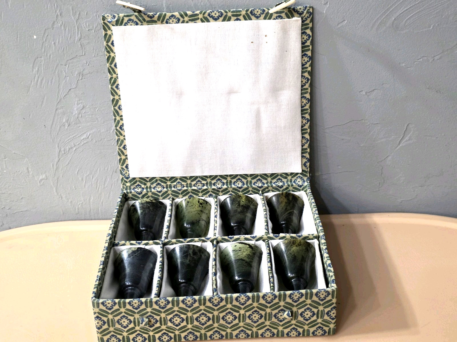 Luminous vintage 8 Chinese jade wine cups in original box 敦煌綠玉夜光杯