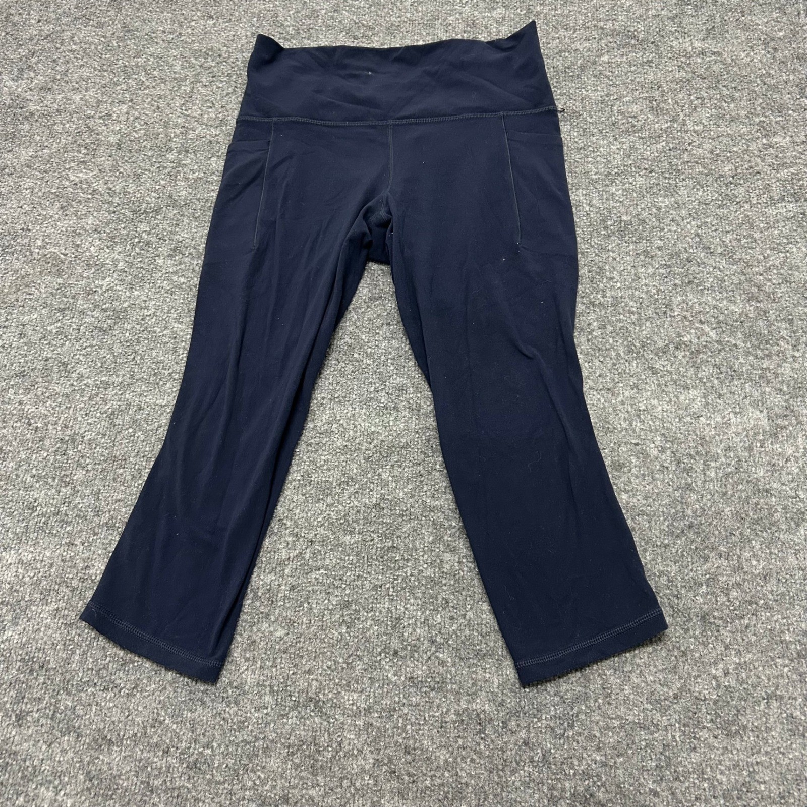 Athleta Capri Womens Size M Navy Salutation Stash Pocket II High Rise Athletic Athleta Capri Womens Size M Navy Salutation Stash Pocket II High Rise Athletic