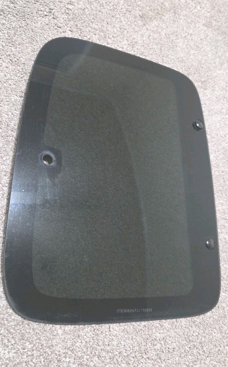 1998-2003 Toyota Tacoma Quarter Glass Passenger RWindow RH XCab ..2003 OEM 1998-2003 Toyota Tacoma Quarter Glass Passenger RWindow RH XCab ..2003 OEM