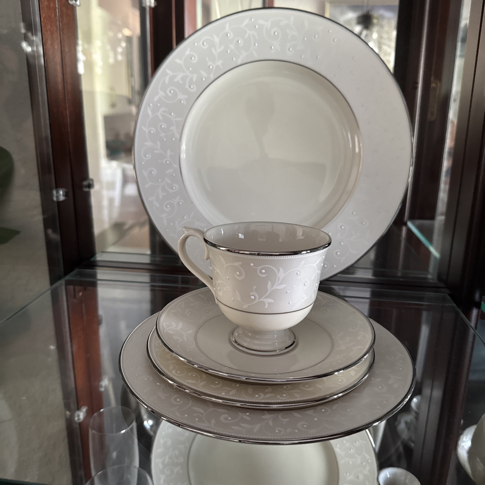 NIB Lenox Pearl Innocence 5 Piece Place Setting G1138 NIB Lenox Pearl Innocence 5 Piece Place Setting G1138