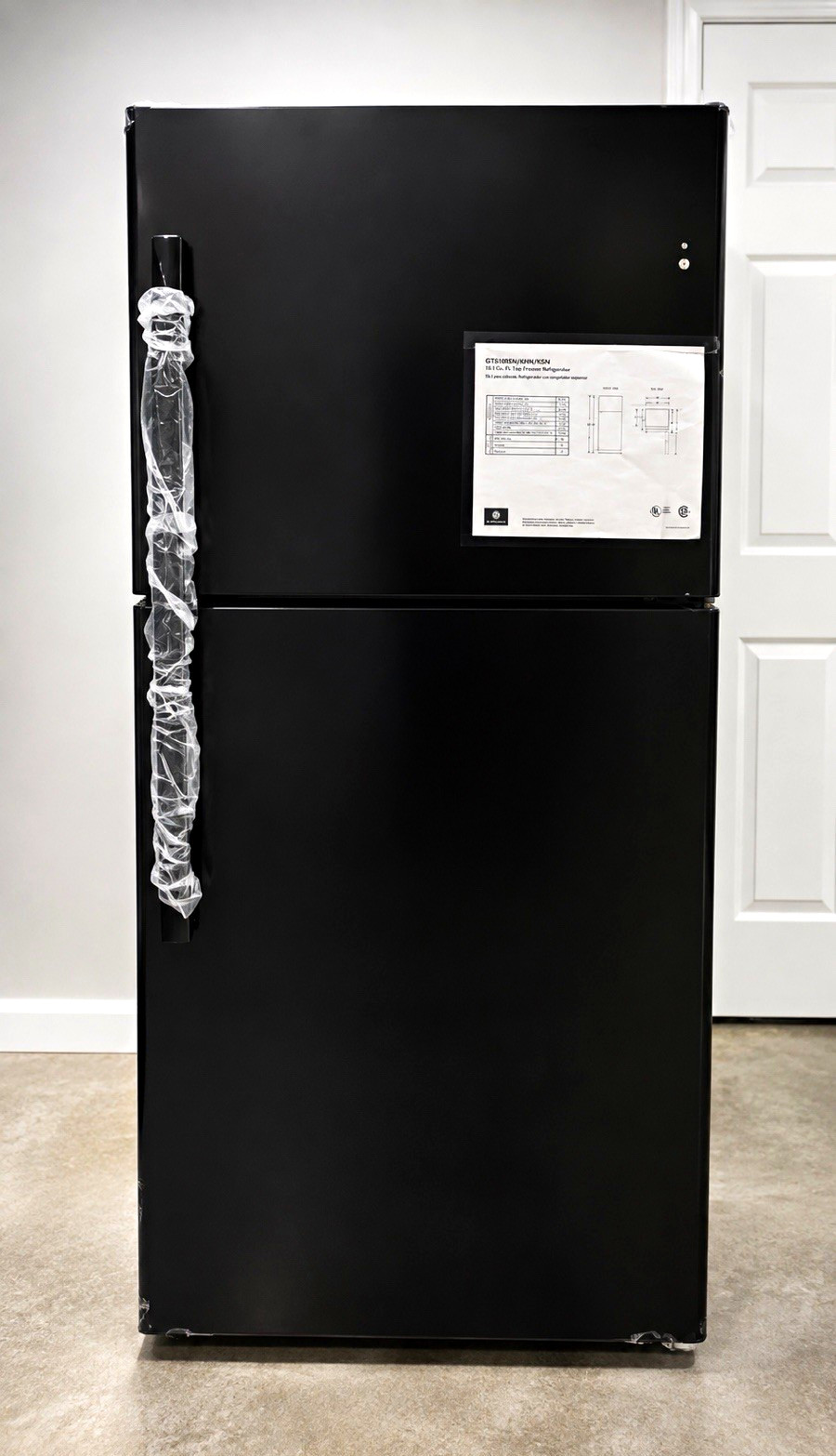 GE GTS18GTNRBB Top-Freezer 2-Door Black Frost GE GTS18GTNRBB Top-Freezer 2-Door Black Frost
