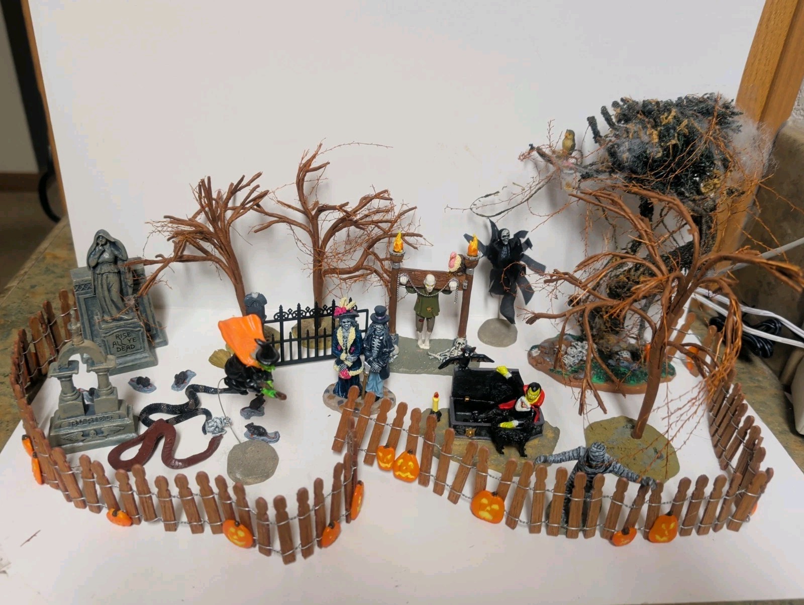 Lot Lemax Spooky Halloween Village Lot Painted Resin Fence, Trees, Characters Lot Lemax Spooky Halloween Village Lot Painted Resin Fence, Trees, Characters