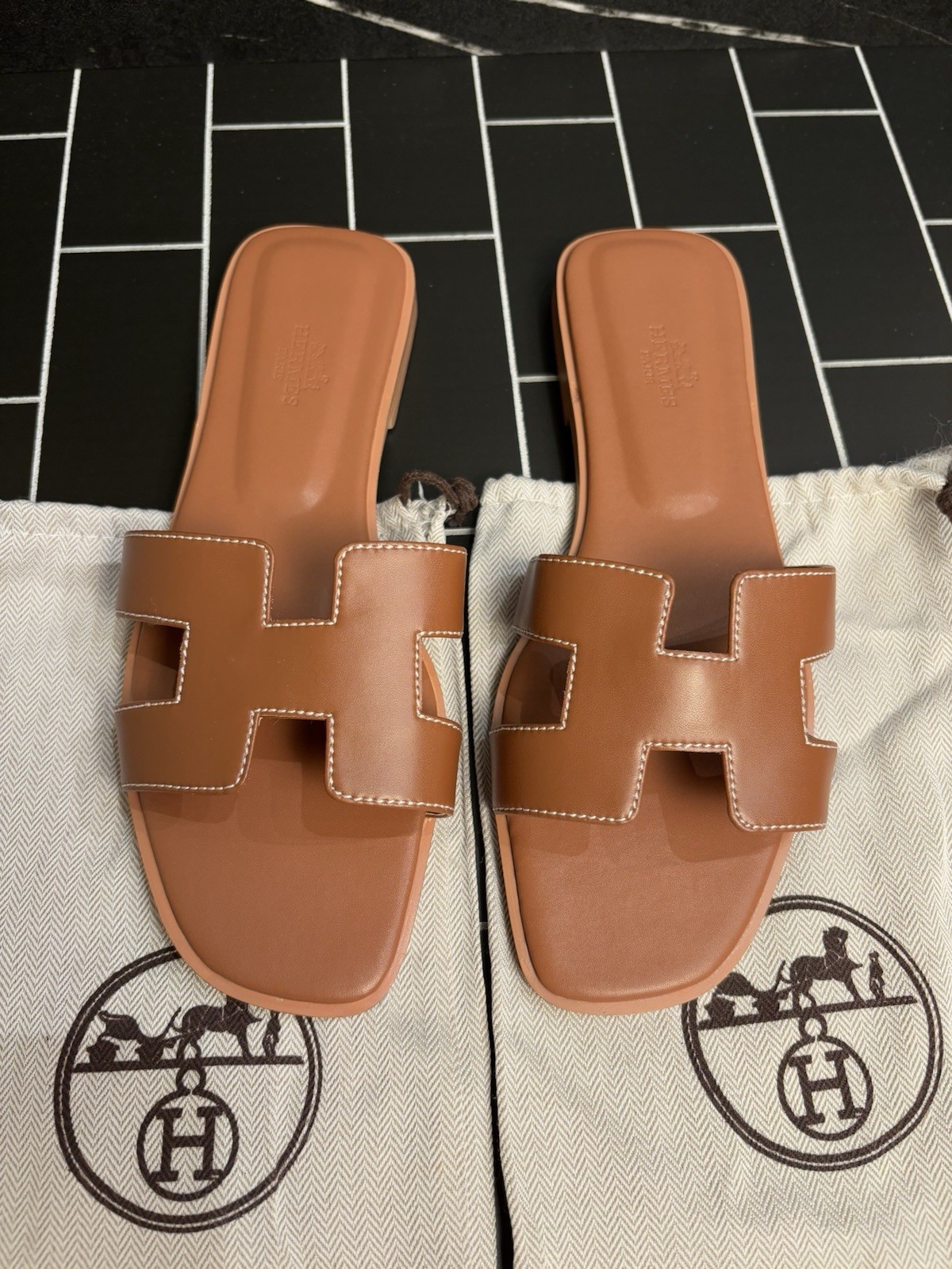 Hermes Oran Slip-On Sandals Women Size EU 38/US 8 Brown Hermes Oran Slip-On Sandals Women Size EU 38/US 8 Brown