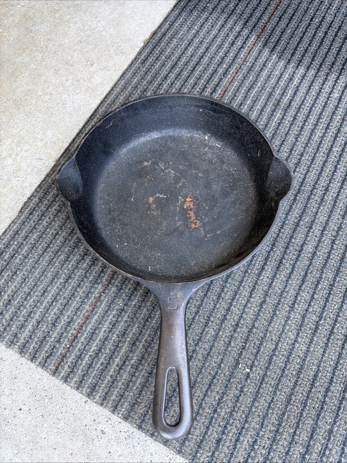 Vintage GRISWOLD No 5 Cast Iron SMALL BLOCK LOGO Pattern 724M, Erie PA Vintage GRISWOLD No 5 Cast Iron SMALL BLOCK LOGO Pattern 724M, Erie PA
