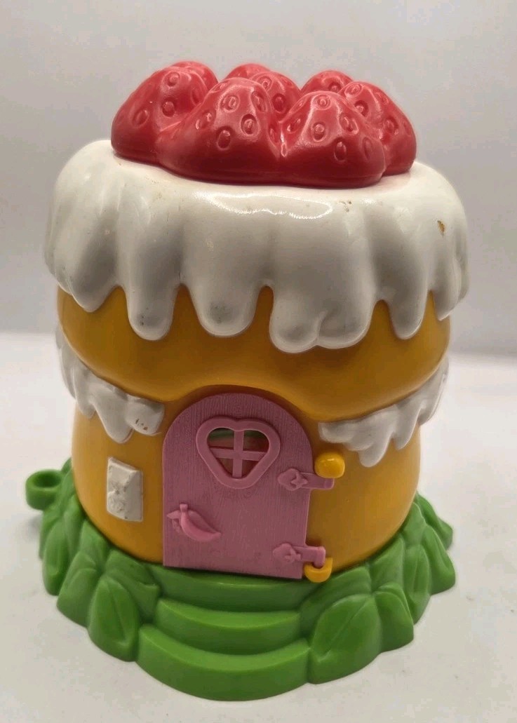 Vintage 1981 Strawberry Shortcake House Preowned Kenner American Greetings Toy Vintage 1981 Strawberry Shortcake House Preowned Kenner American Greetings Toy
