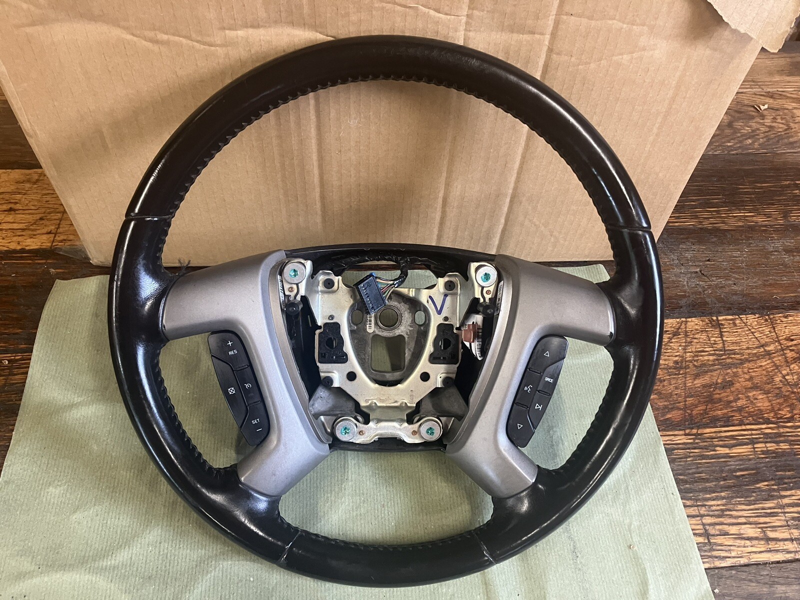 07-13 SILVERADO Avalanche Sierra Yukon Denali LT LEATHER WRAPPED STEERING WHEEL