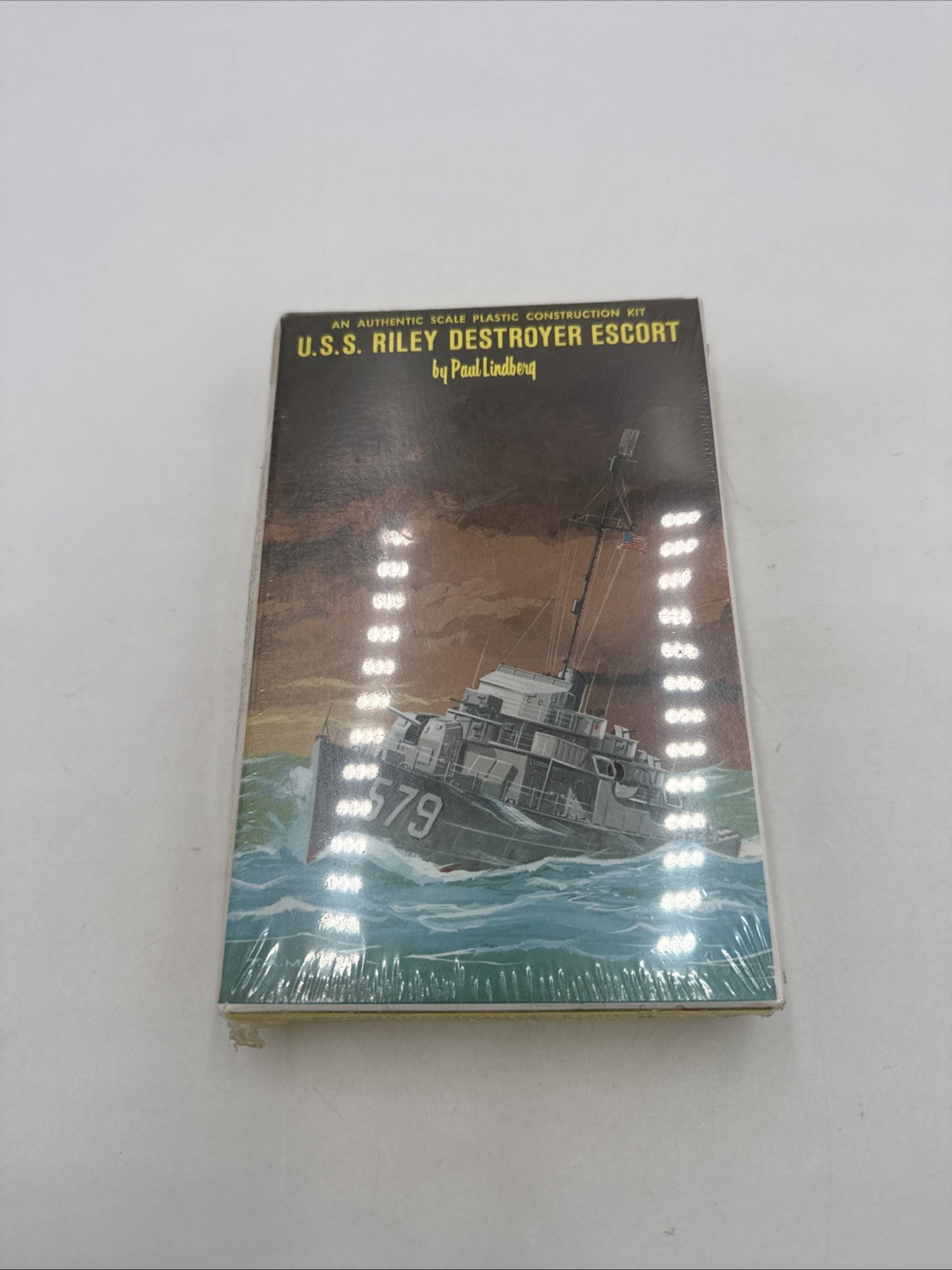 VINTAGE LINDBERG U.S.S. RILEY DESTROYER ESCORT SCALE MODEL KIT NEW IN BOX 7309 VINTAGE LINDBERG U.S.S. RILEY DESTROYER ESCORT SCALE MODEL KIT NEW IN BOX 7309