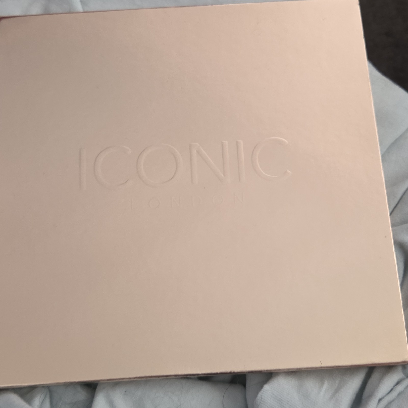 ICONIC LONDON Sunset To Sunrise Eyeshadow Palette 20 Shades Full Size NIB RV $62 ICONIC LONDON Sunset To Sunrise Eyeshadow Palette 20 Shades Full Size NIB RV $62