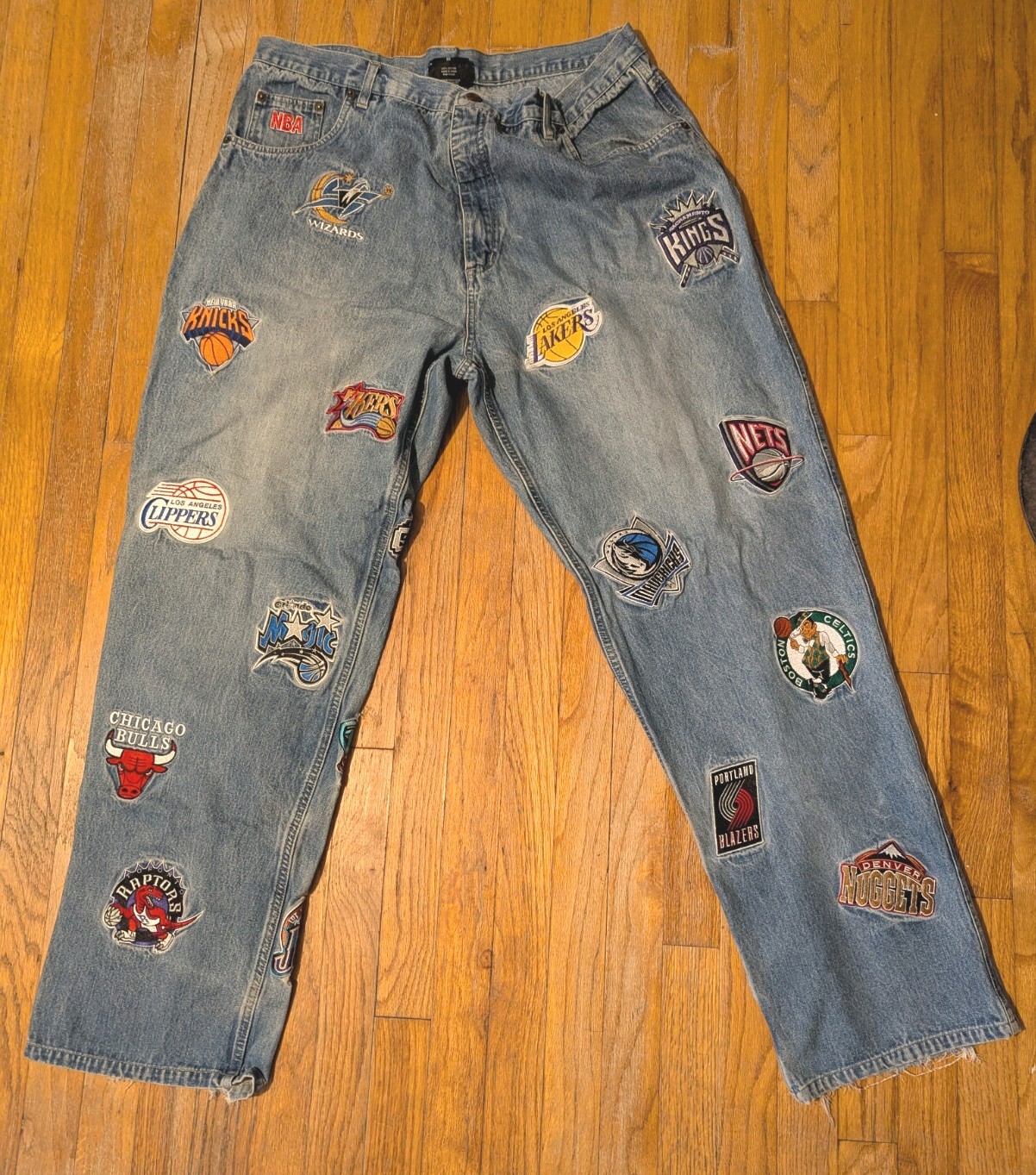 UNK NBA Jeans Men\'s Size 40 Machine Sewn NBA Logos on Denim VINTAGE 