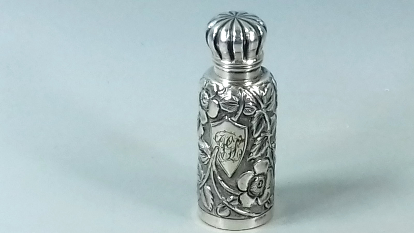 ANTIQUE SILVER CASED SCENT BOTTLE 1890 STERLING PERFUME VICTORIAN ANTIQUE SILVER CASED SCENT BOTTLE 1890 STERLING PERFUME VICTORIAN