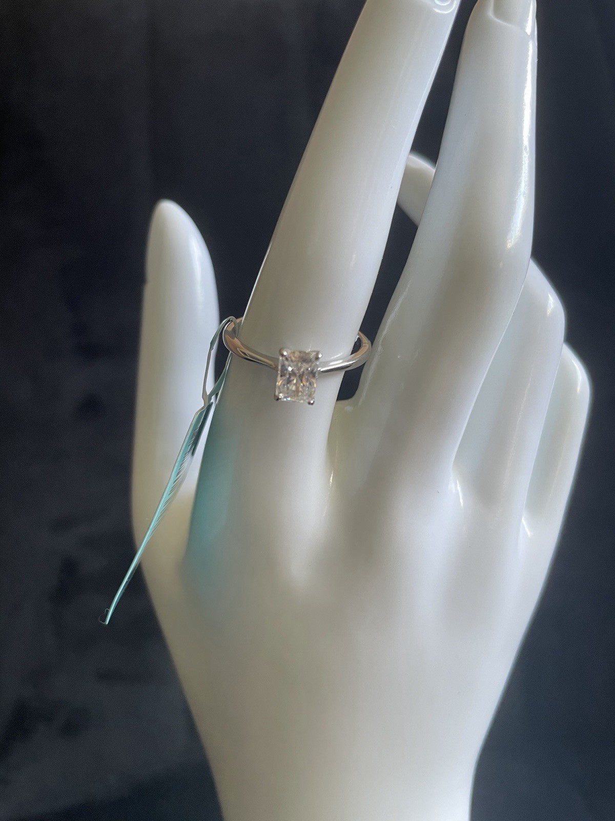 925 Sterling Silver Princess-Cut Moissanite Solitaire Ring 1.00ctw Size 8 925 Sterling Silver Princess-Cut Moissanite Solitaire Ring 1.00ctw Size 8