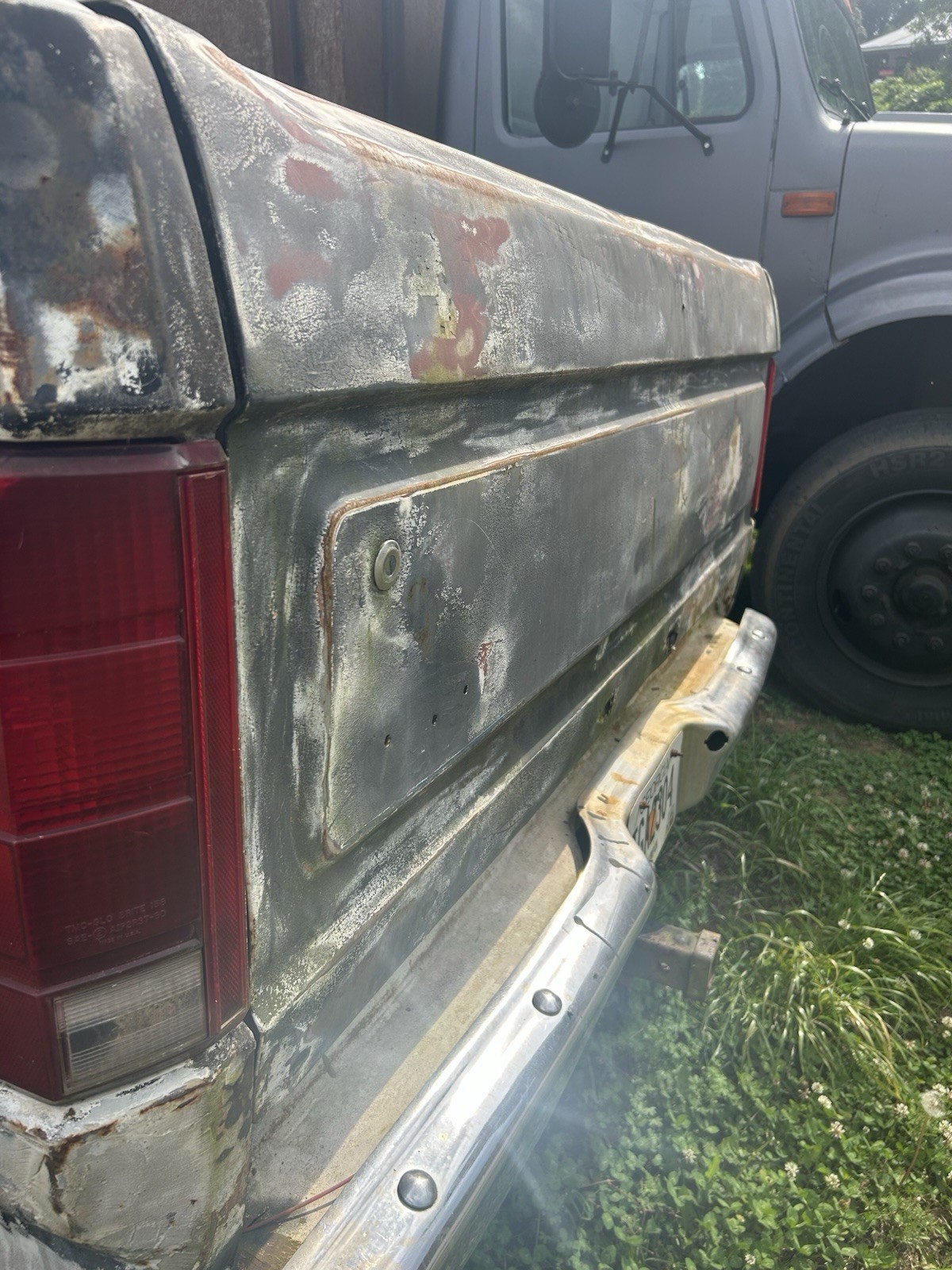 1984 Ford Bronco Tailgate WORKING COMPLETE 1983 1985 1986 1987 1989 1990 1991 1984 Ford Bronco Tailgate WORKING COMPLETE 1983 1985 1986 1987 1989 1990 1991