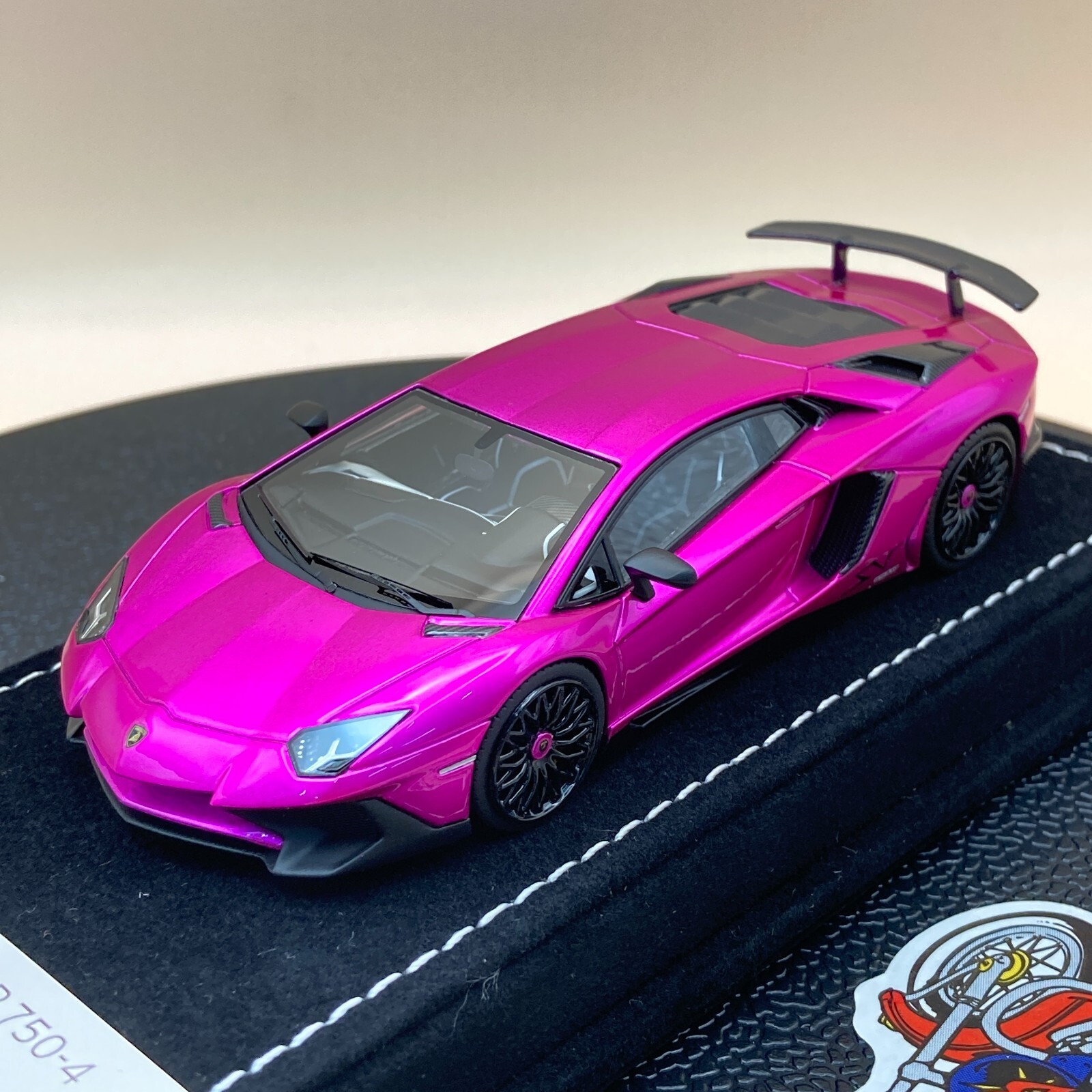 Look Smart 1/43 Lamborghini Aventador LP750-4 Superveloce Flash Pink Little SV