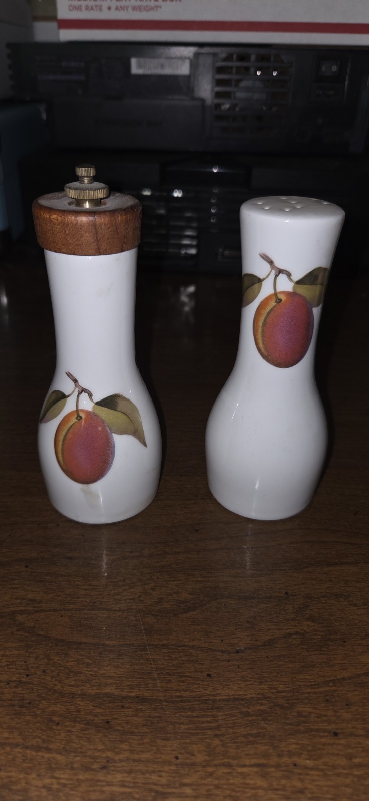 Set of Royal Worcester Evesham Gold 4 3/4\ Set of Royal Worcester Evesham Gold 4 3/4\