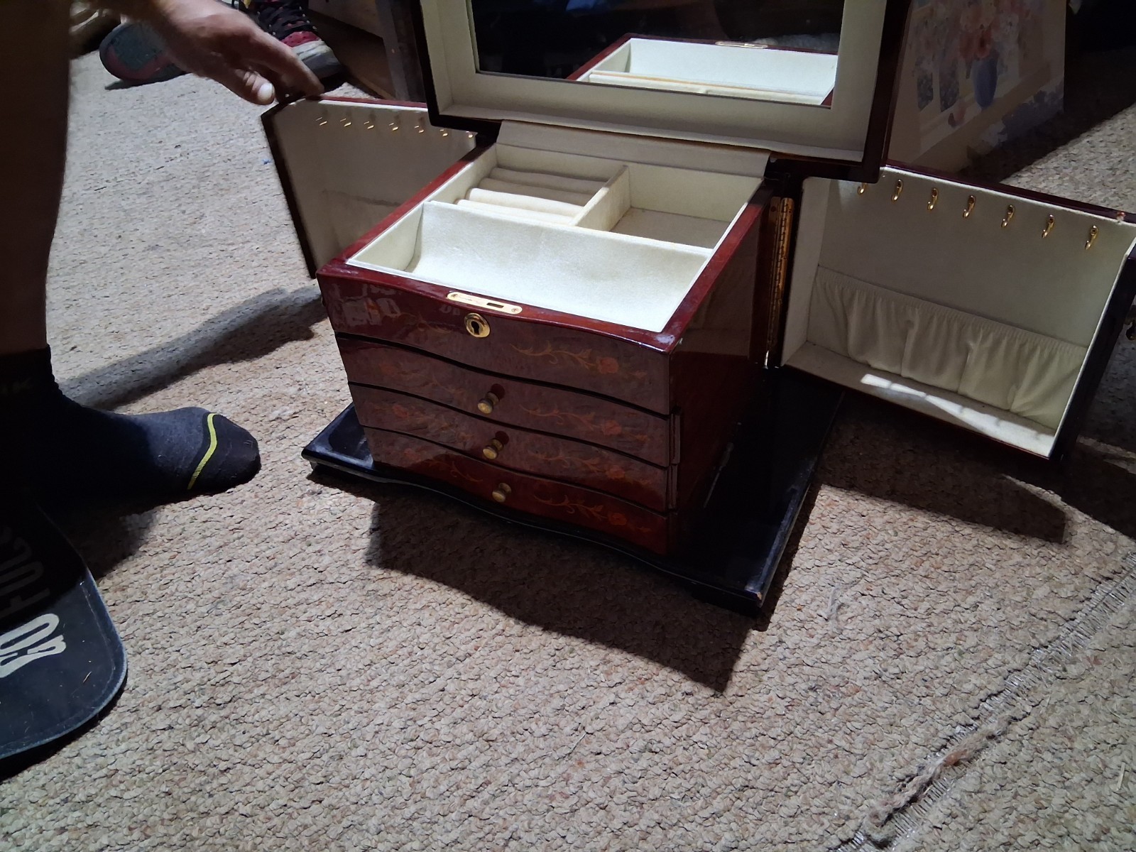 Jere Luxury Roses High Gloss Locking Jewelry Box With Keys Jere Luxury Roses High Gloss Locking Jewelry Box With Keys