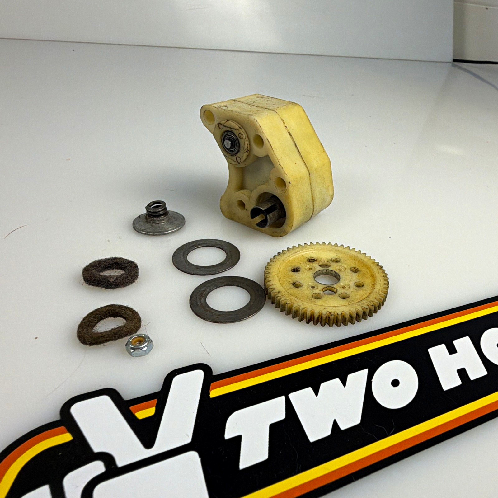 Vintage RC10 6 gear transmission with spur gear Vintage RC10 6 gear transmission with spur gear