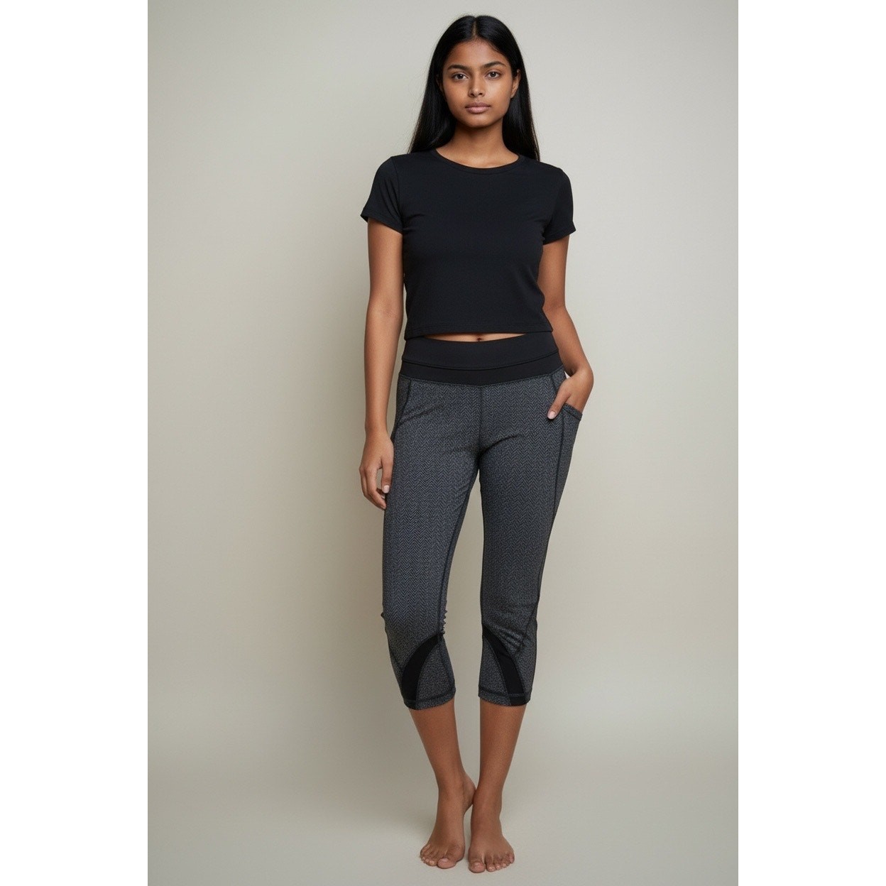 Lululemon Athletica Woman\'s Cropped Harringbone style leggings Size 6 Lululemon Athletica Woman\'s Cropped Harringbone style leggings Size 6