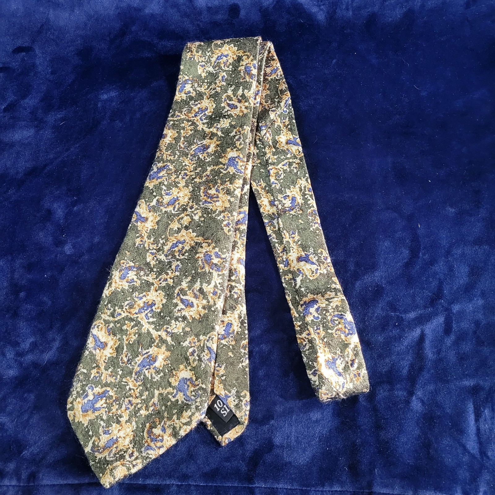 Vintage Van Heusen 100% Silk Men\'s Tie Green Blue Gold Paisley Floral