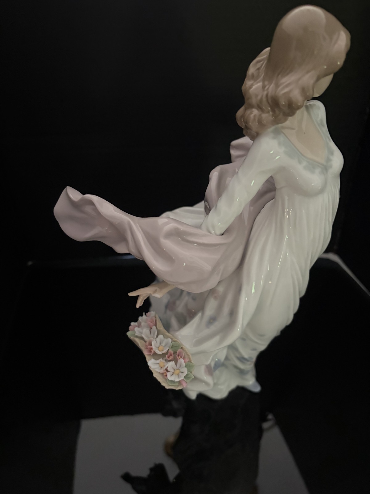 AS IS LLADRO Spring Splendor Woman with flowing dress/ basket of flowers AS IS LLADRO Spring Splendor Woman with flowing dress/ basket of flowers