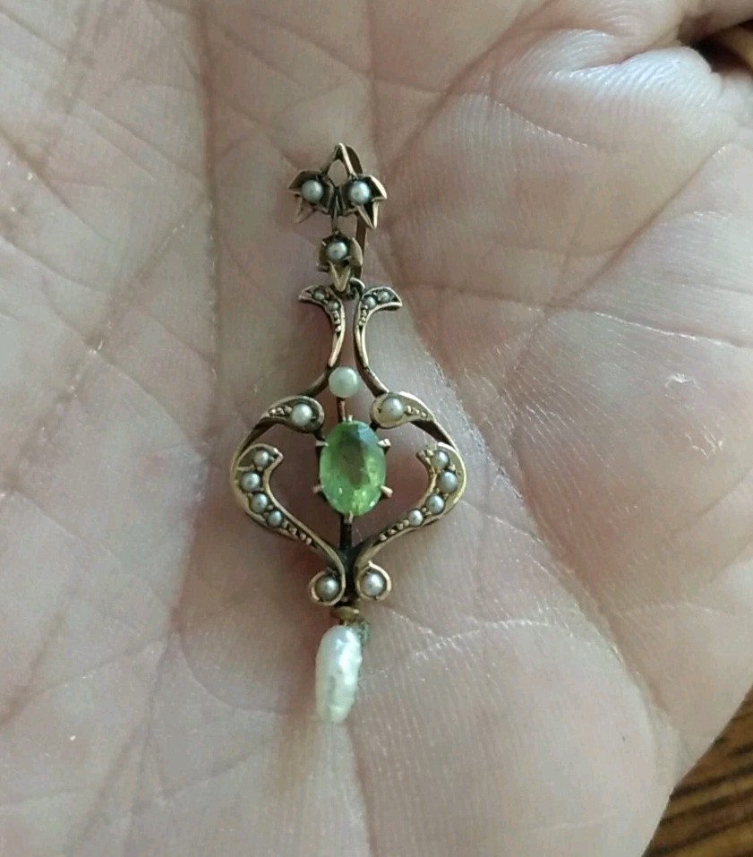 Antique Art Deco 1920\'s Peridot & Seed Pearl 14k Yellow Gold Lavalier Antique Art Deco 1920\'s Peridot & Seed Pearl 14k Yellow Gold Lavalier