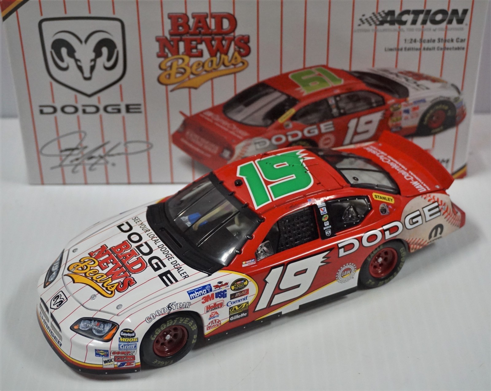 1/24 Jeremy Mayfield #19 Dodge Dealers / Bad News Bears 2005 NASCAR Diecast Car 1/24 Jeremy Mayfield #19 Dodge Dealers / Bad News Bears 2005 NASCAR Diecast Car