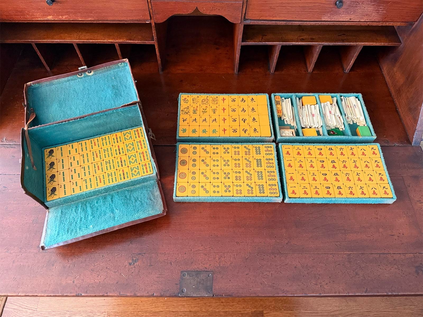 ~ Vintage Rare 1920s/30s Butterscotch Bakelite Mah Jong Set / As Is ~ ~ Vintage Rare 1920s/30s Butterscotch Bakelite Mah Jong Set / As Is ~