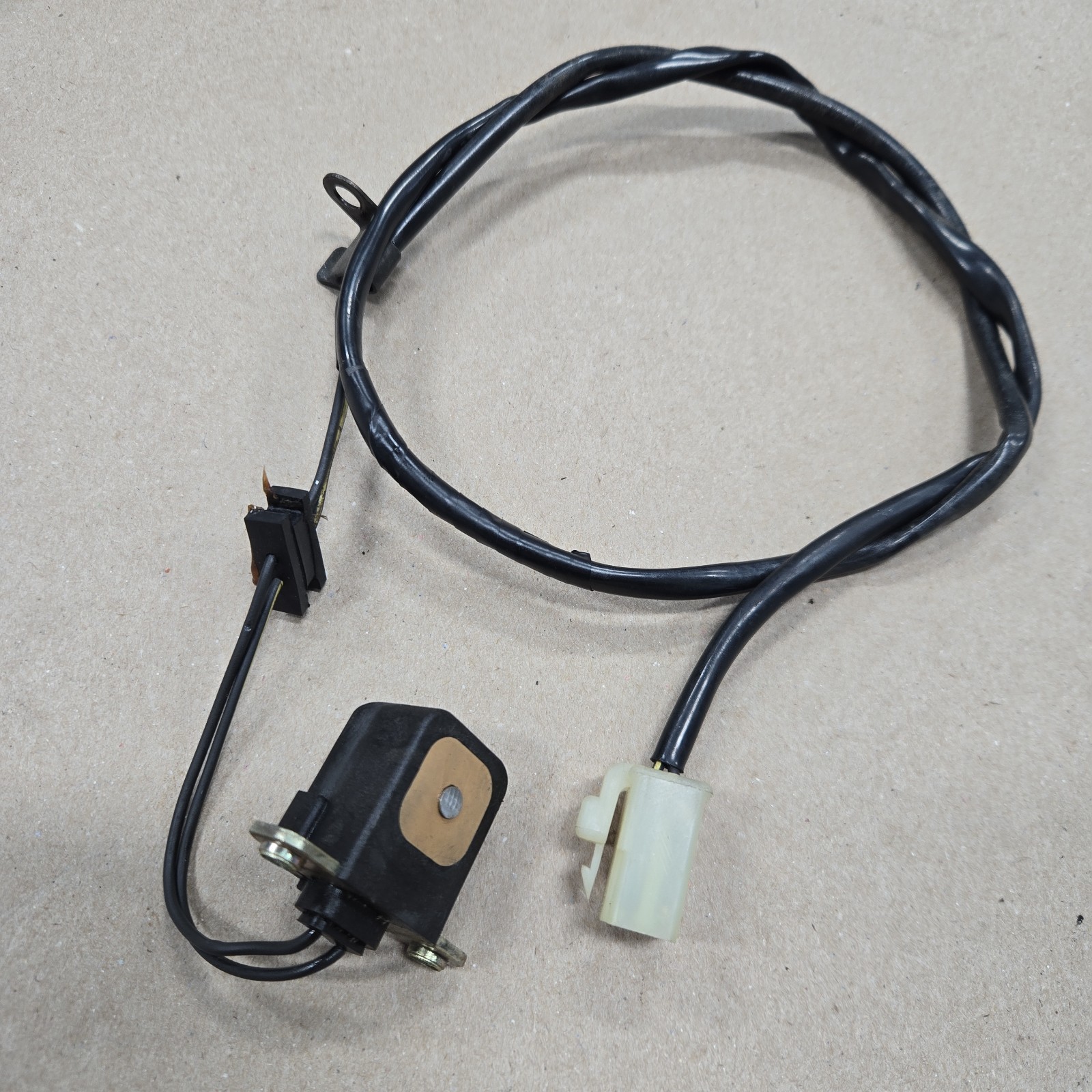 1995-2003 Kawasaki ZX-6 ZX600E ZZR 600 OEM Pulsing Coil Stator Pickup 59026-1100 1995-2003 Kawasaki ZX-6 ZX600E ZZR 600 OEM Pulsing Coil Stator Pickup 59026-1100