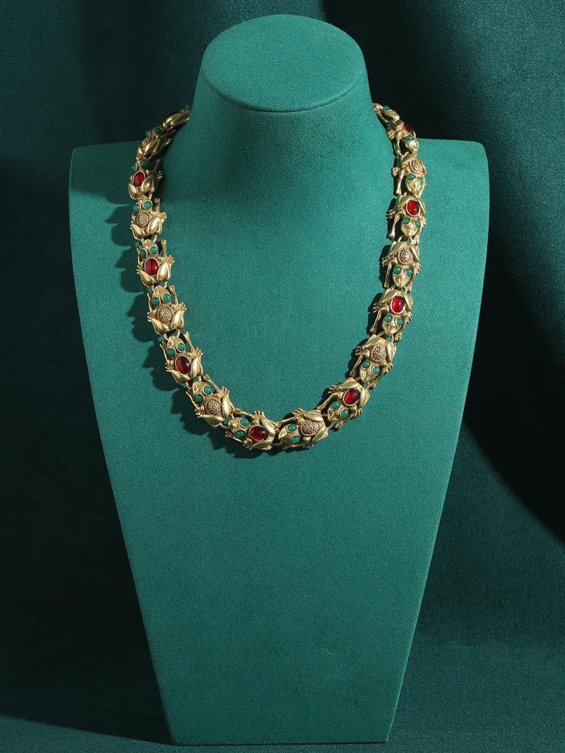 Vintage Toad Choker Necklace Red Green Glass Antique Gold Retro Party Jewellery