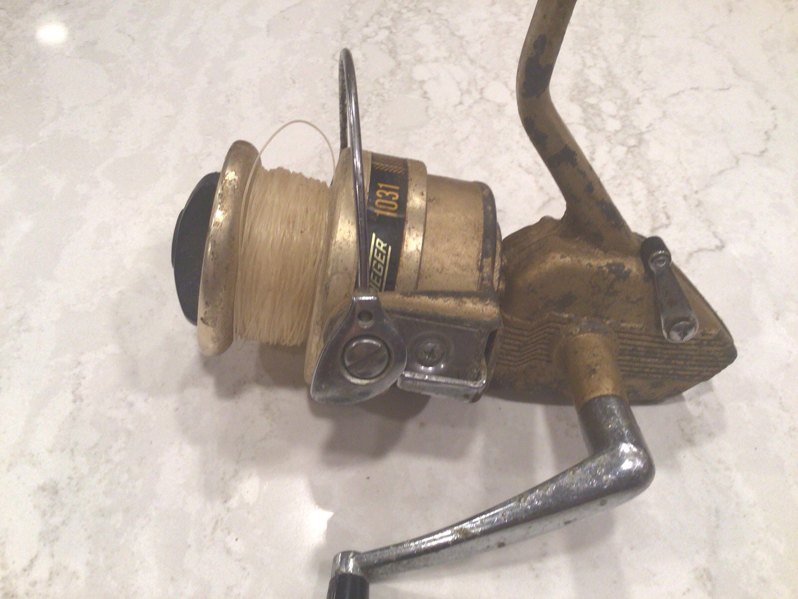 Pflueger 1031 Large Vintage Spinning Fishing Reel w/ Line Made in Korea Pflueger 1031 Large Vintage Spinning Fishing Reel w/ Line Made in Korea