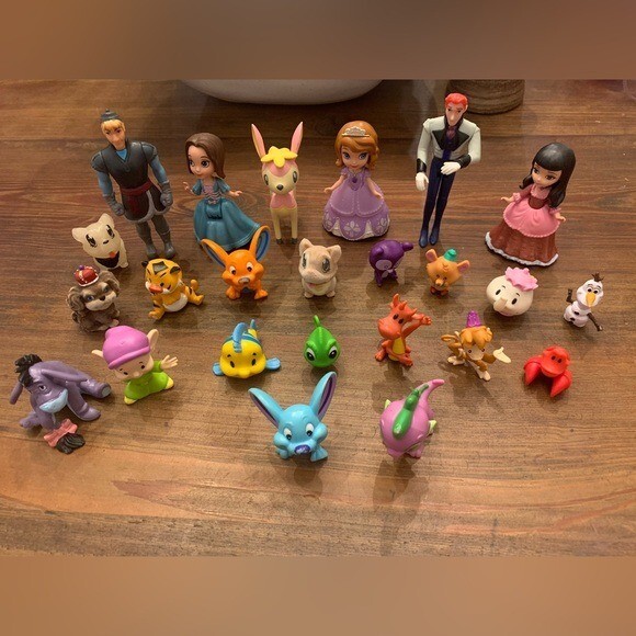 Vintage lot of 24 figurines, Disney, miscellaneous, very good condition Vintage lot of 24 figurines, Disney, miscellaneous, very good condition
