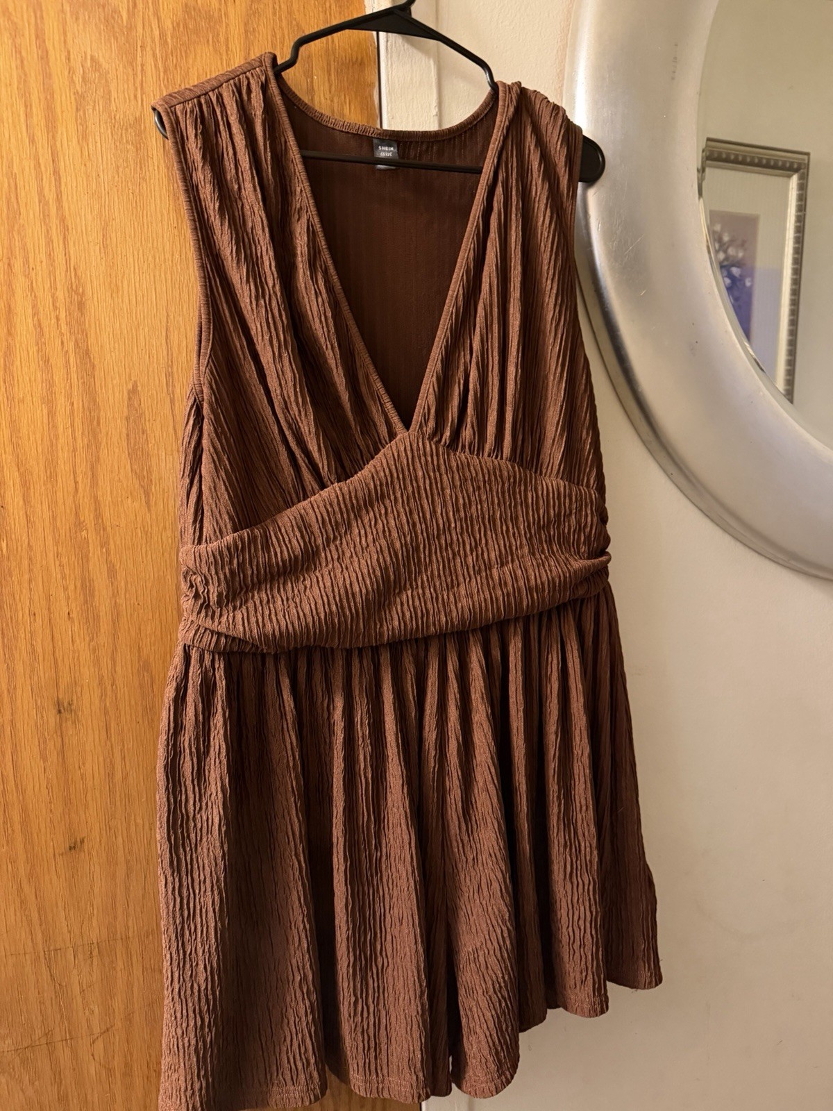 SheIn Women’s Brown Solid V-Neck Sleeveless Mini Dress Pullover L/XL SheIn Women’s Brown Solid V-Neck Sleeveless Mini Dress Pullover L/XL