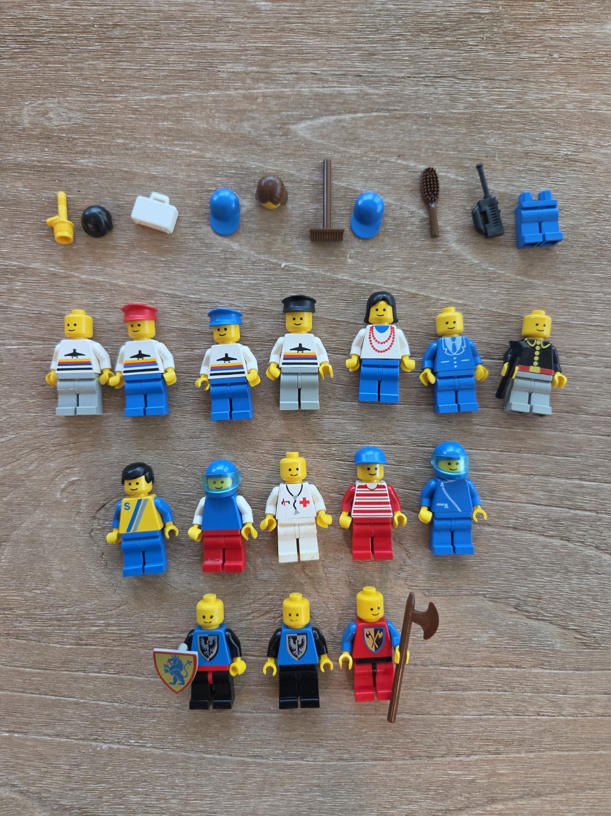 Lot 15 Vintage LEGO Minifigures Mixed Castle, Airport, Firefighter, Doctor, etc Lot 15 Vintage LEGO Minifigures Mixed Castle, Airport, Firefighter, Doctor, etc