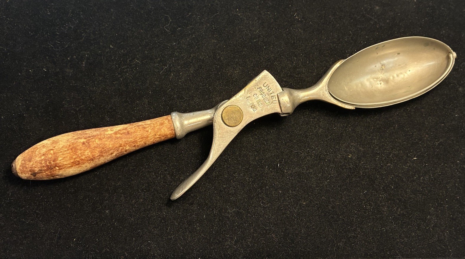 Vintage Banana Split Ice Cream Scoop United Products Antique Kitchen Tool USA Vintage Banana Split Ice Cream Scoop United Products Antique Kitchen Tool USA