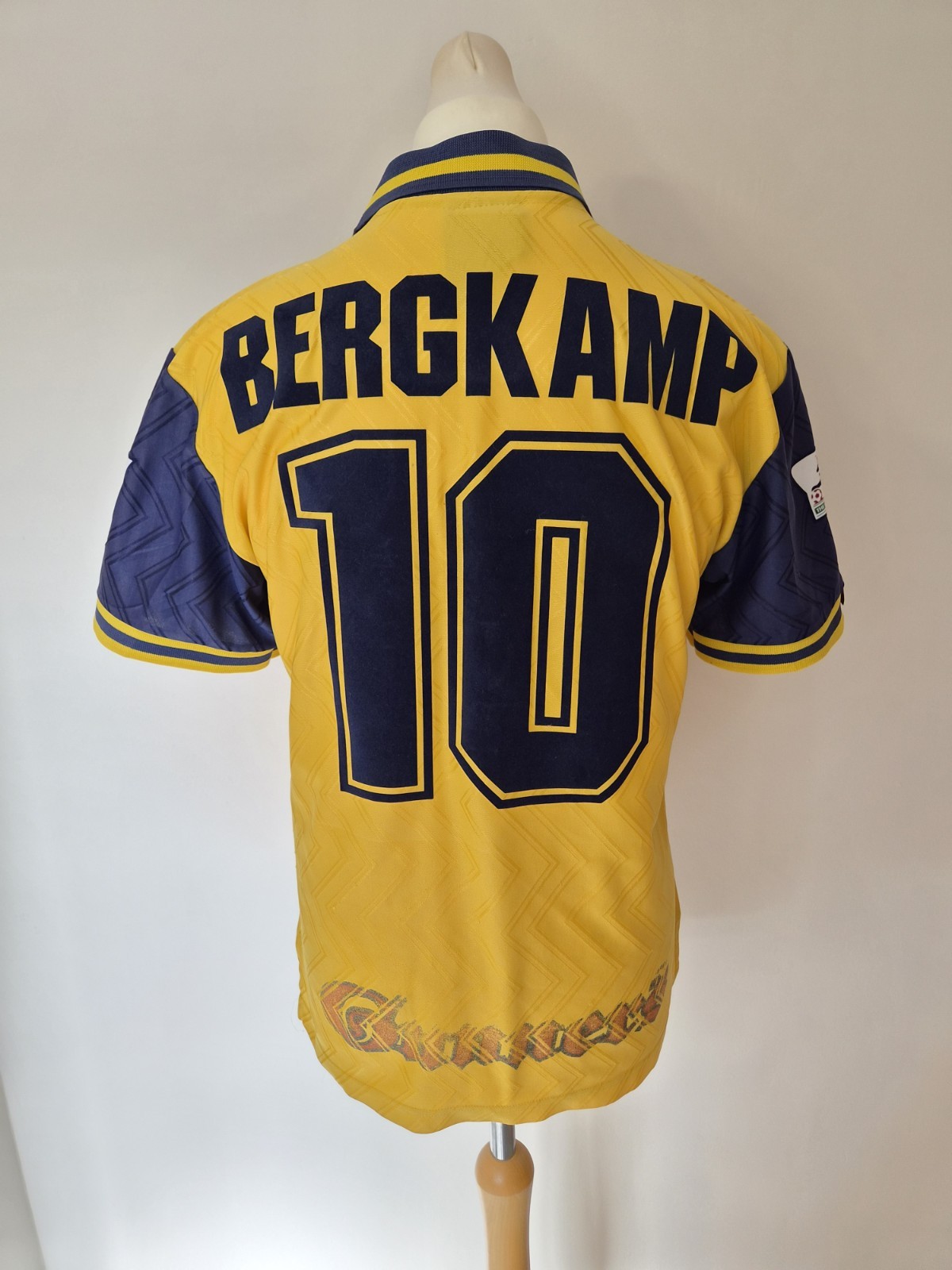 Original Nike Arsenal 1996/1997 Away Football Shirt Men\'s Medium Bergkamp #10