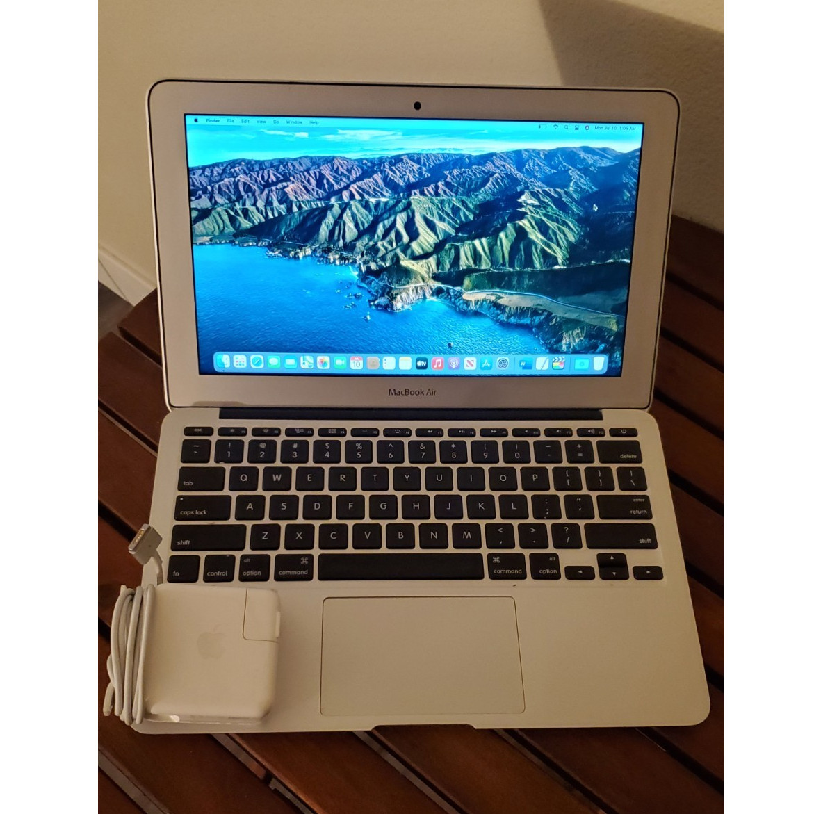 MacBook Air 2015 (11-inch, Microsoft office and final cut pro installed) MacBook Air 2015 (11-inch, Microsoft office and final cut pro installed)