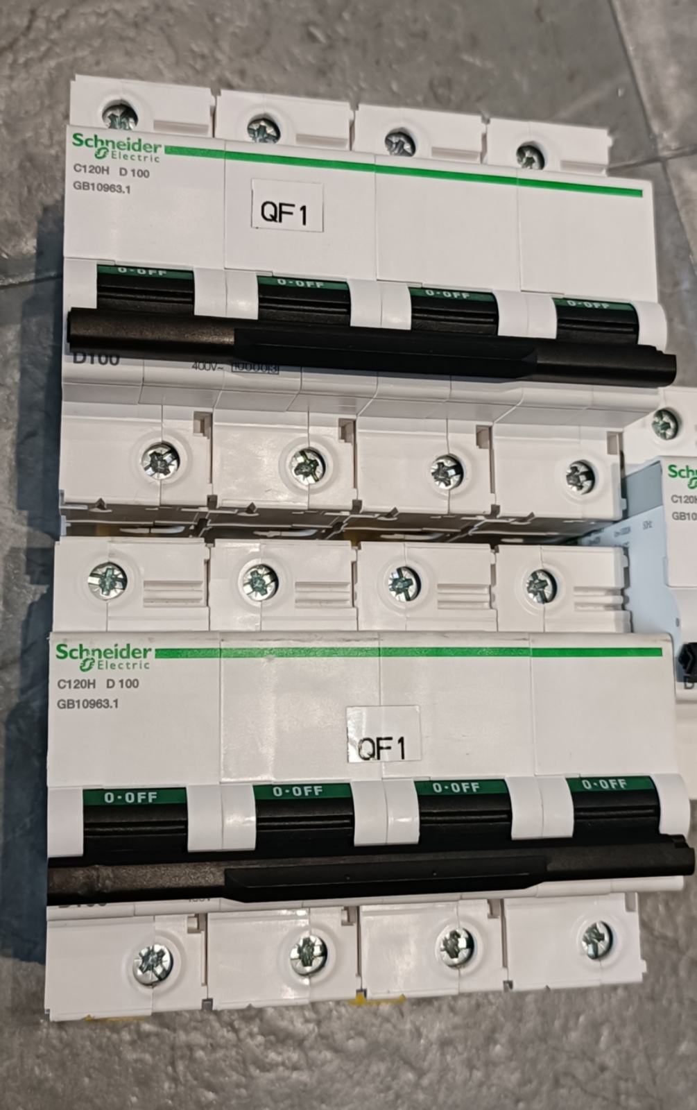 One Schneider C120H 4P NEW Welcome counteroffer One Schneider C120H 4P NEW Welcome counteroffer