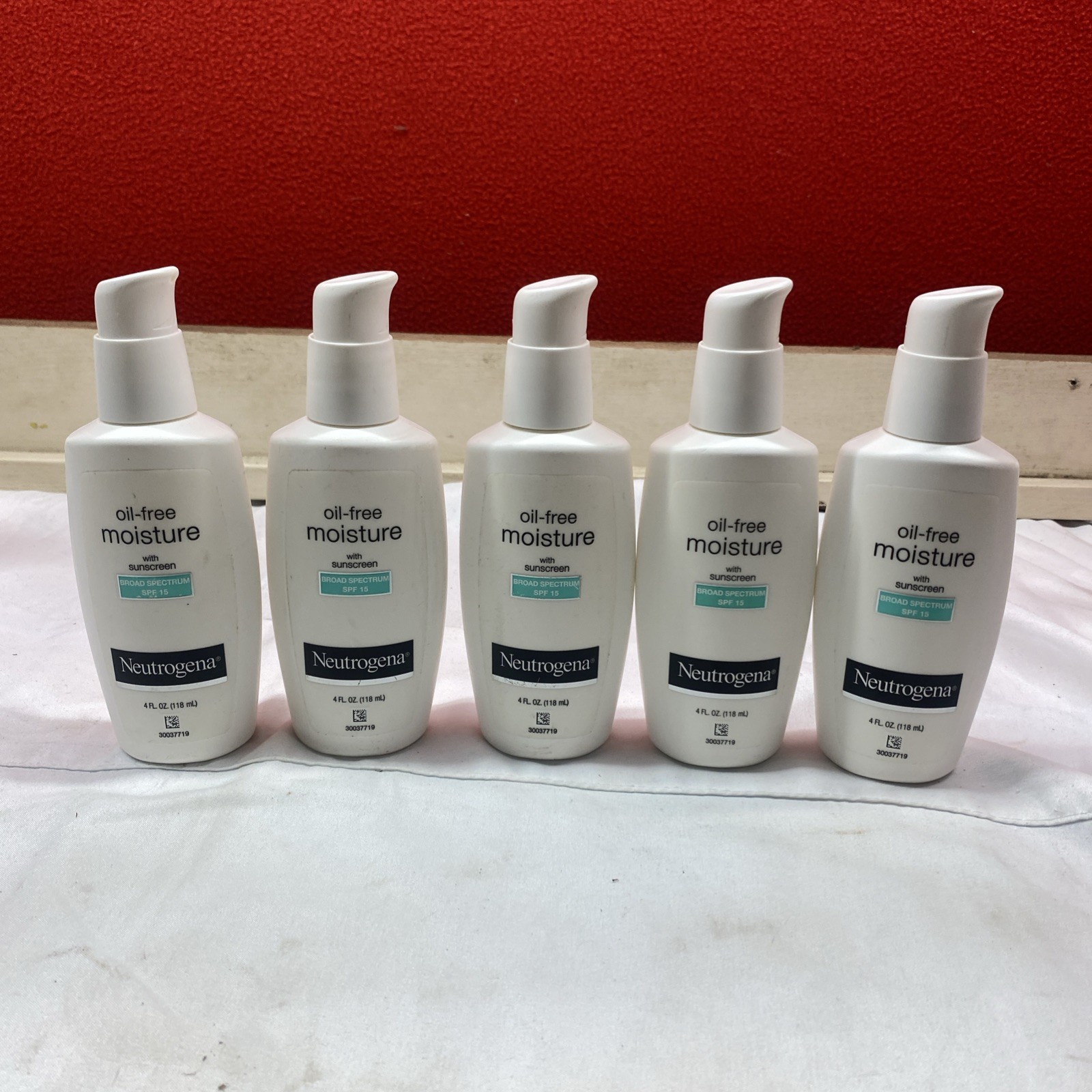 5 X Neutrogena Oil Free Moisture Face Moisturizer 4 oz 5 X Neutrogena Oil Free Moisture Face Moisturizer 4 oz