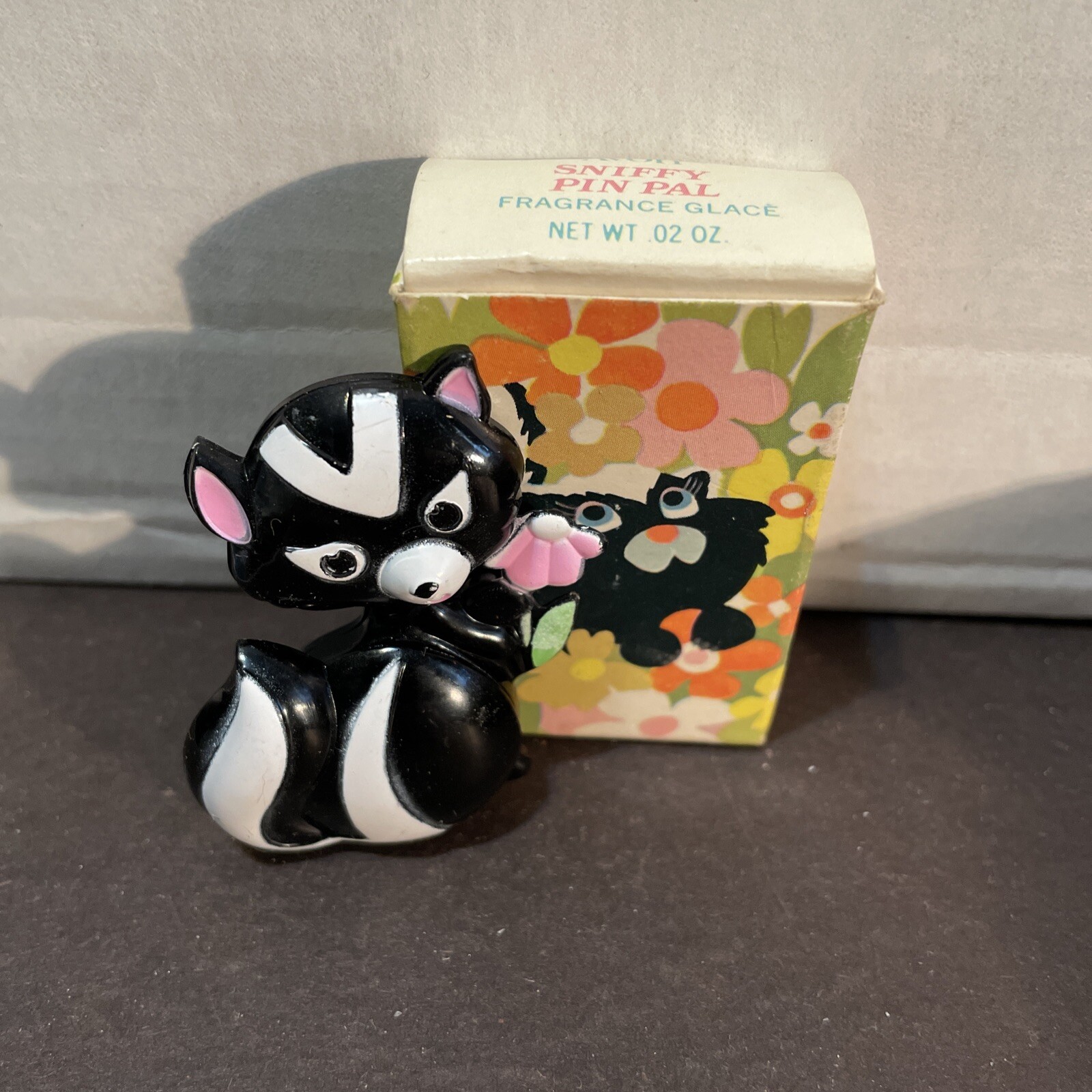 New in Box Vintage 1972 Avon Sniffy Pin Pal Fragrance Glace Glacé .02 oz New in Box Vintage 1972 Avon Sniffy Pin Pal Fragrance Glace Glacé .02 oz