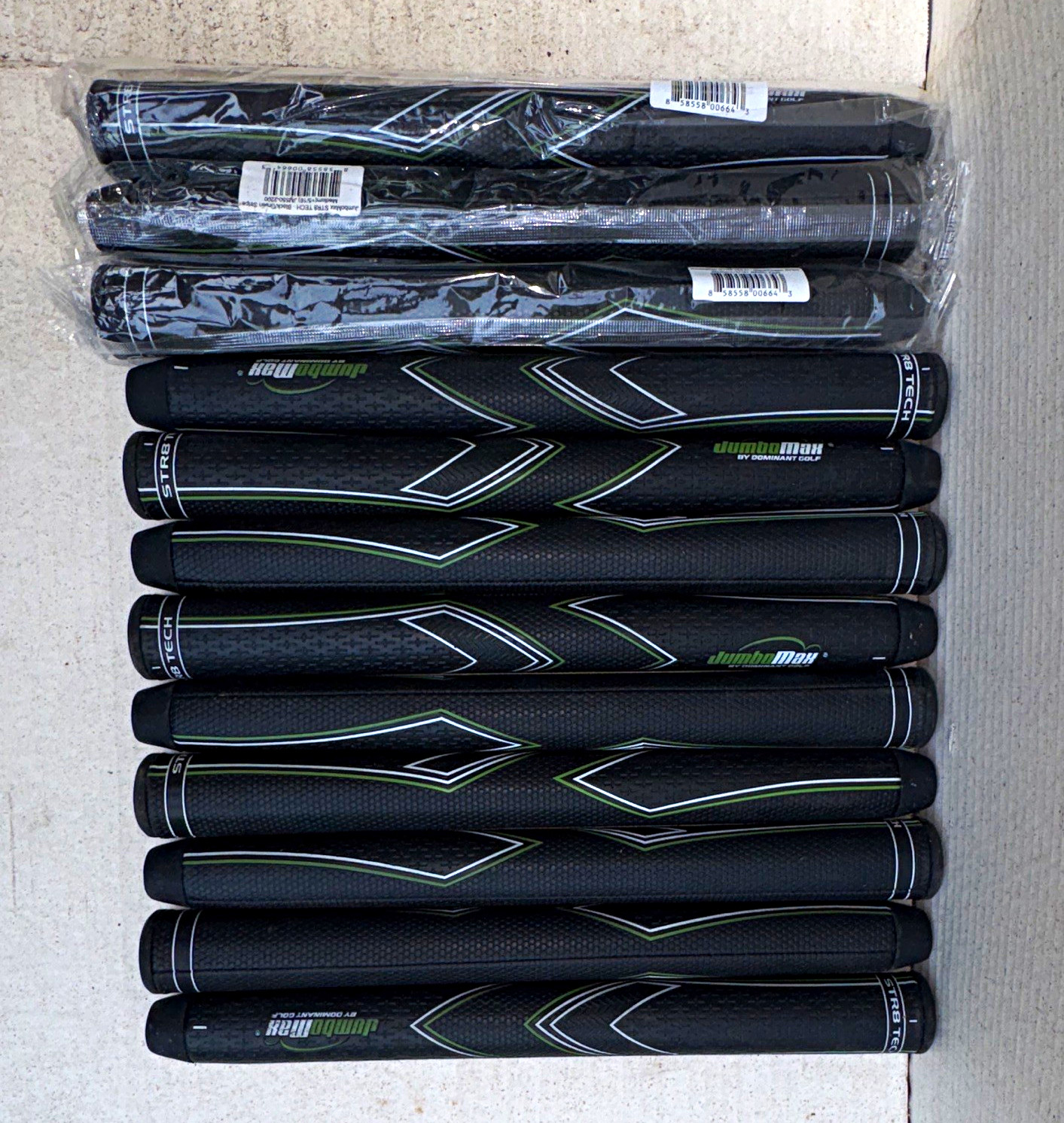 JumboMax STR8 TECH Golf Club Grips Medium (+5/16) Black/Green JM-550-2200 SET 12 JumboMax STR8 TECH Golf Club Grips Medium (+5/16) Black/Green JM-550-2200 SET 12