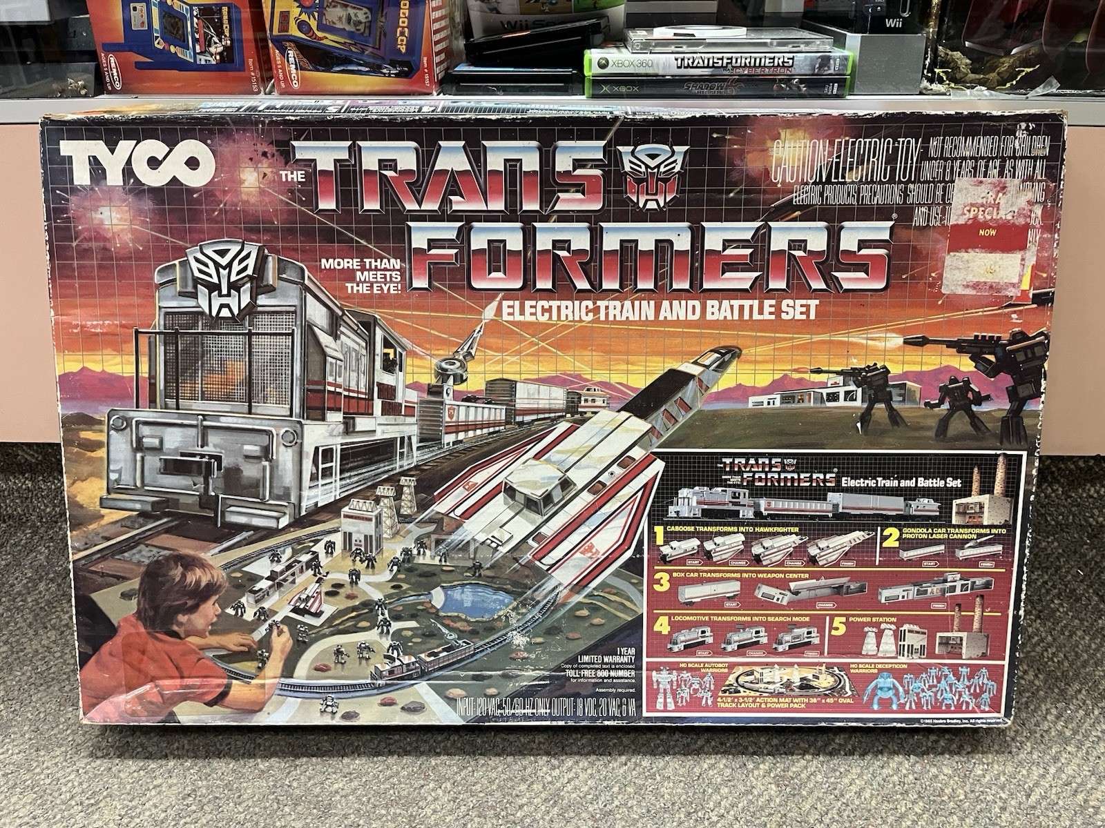 * VINTAGE TYCO TRANSFORMERS ELECTRIC TRAIN AND BATTLE SET WITH BOX *ST