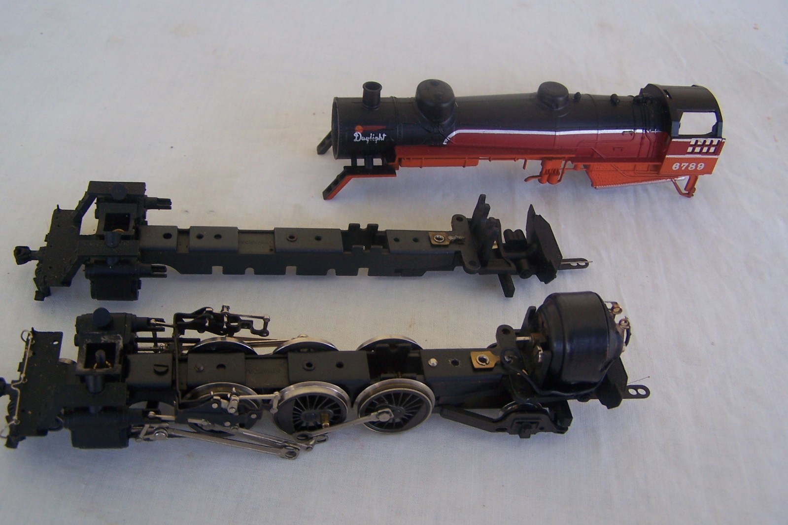 Rivarossi HO scale 4-6-2 Light Pacific Chassis for parts/restore XLNT components Rivarossi HO scale 4-6-2 Light Pacific Chassis for parts/restore XLNT components