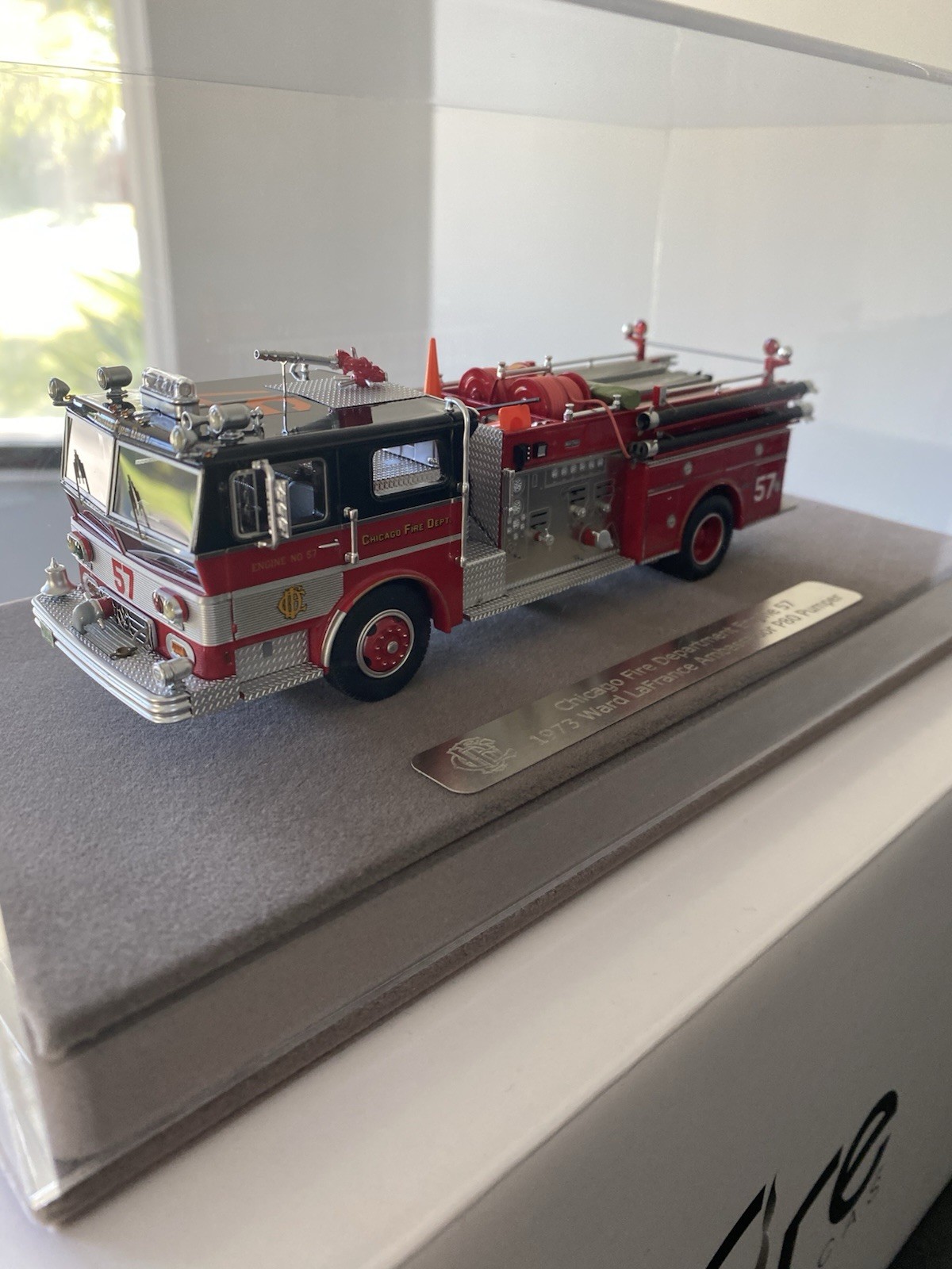 Fire Replicas FR 164–57 Chicago Fire 1973 Ward Lafrance Ambassador 1/50 Scale Fire Replicas FR 164–57 Chicago Fire 1973 Ward Lafrance Ambassador 1/50 Scale