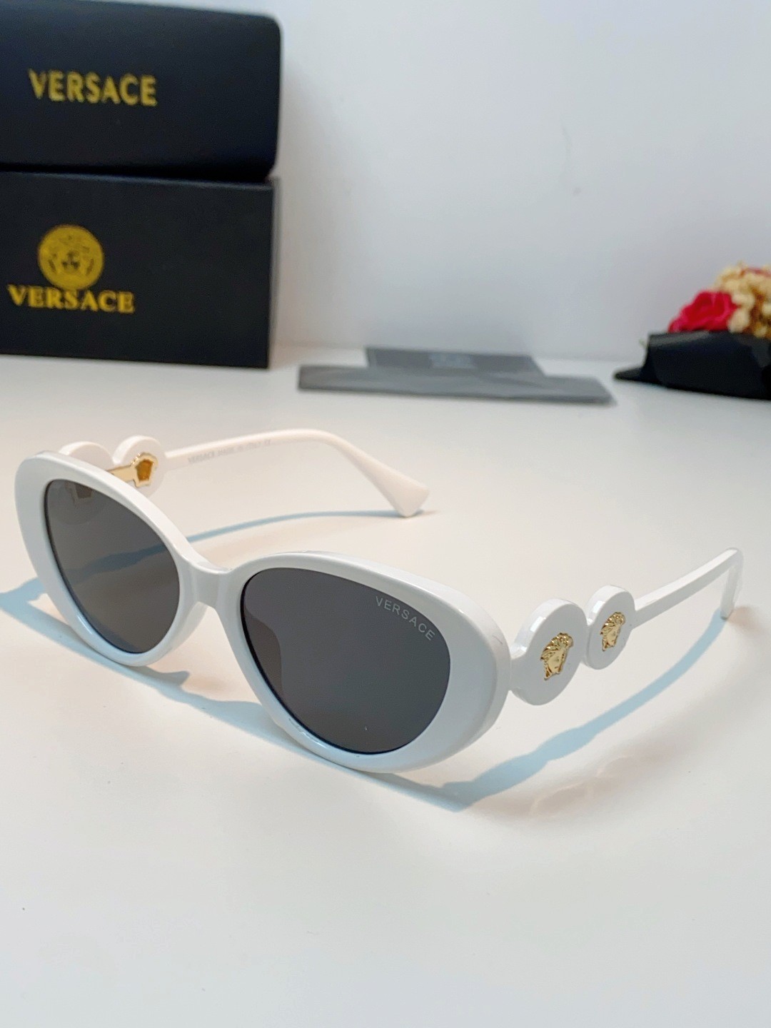 VERSACE Retro Oval Sunglasses Grey Lens White Acetate VE4433 54-17-145 VERSACE Retro Oval Sunglasses Grey Lens White Acetate VE4433 54-17-145
