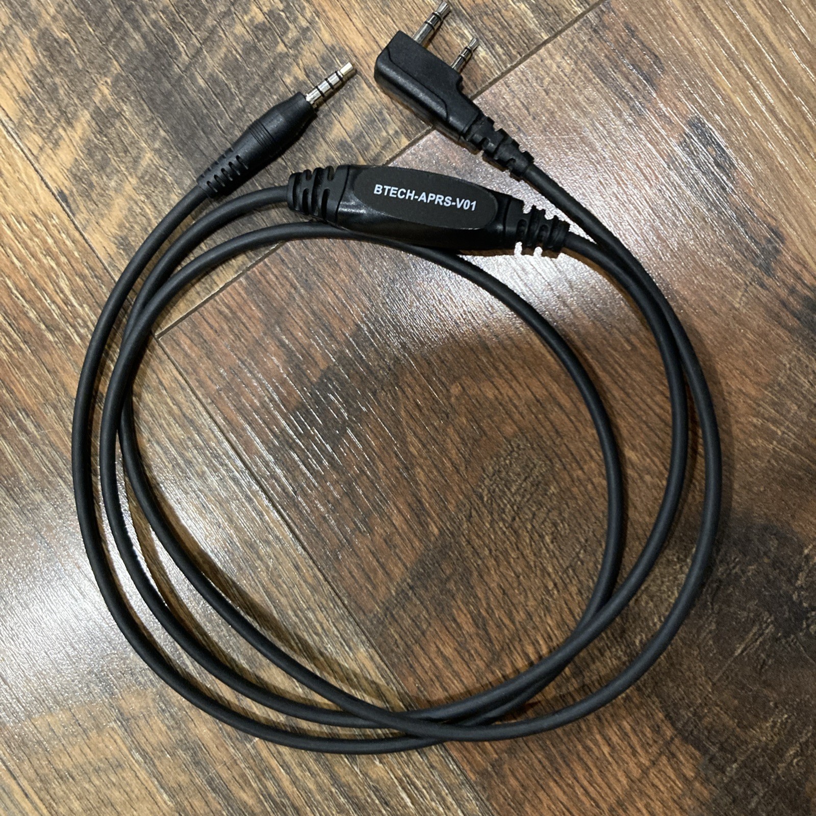 APRS-V01 Audio Interface Cable (BTECH APRS-K1/K2) For BaoFeng UV5R UV82 etc. APRS-V01 Audio Interface Cable (BTECH APRS-K1/K2) For BaoFeng UV5R UV82 etc.