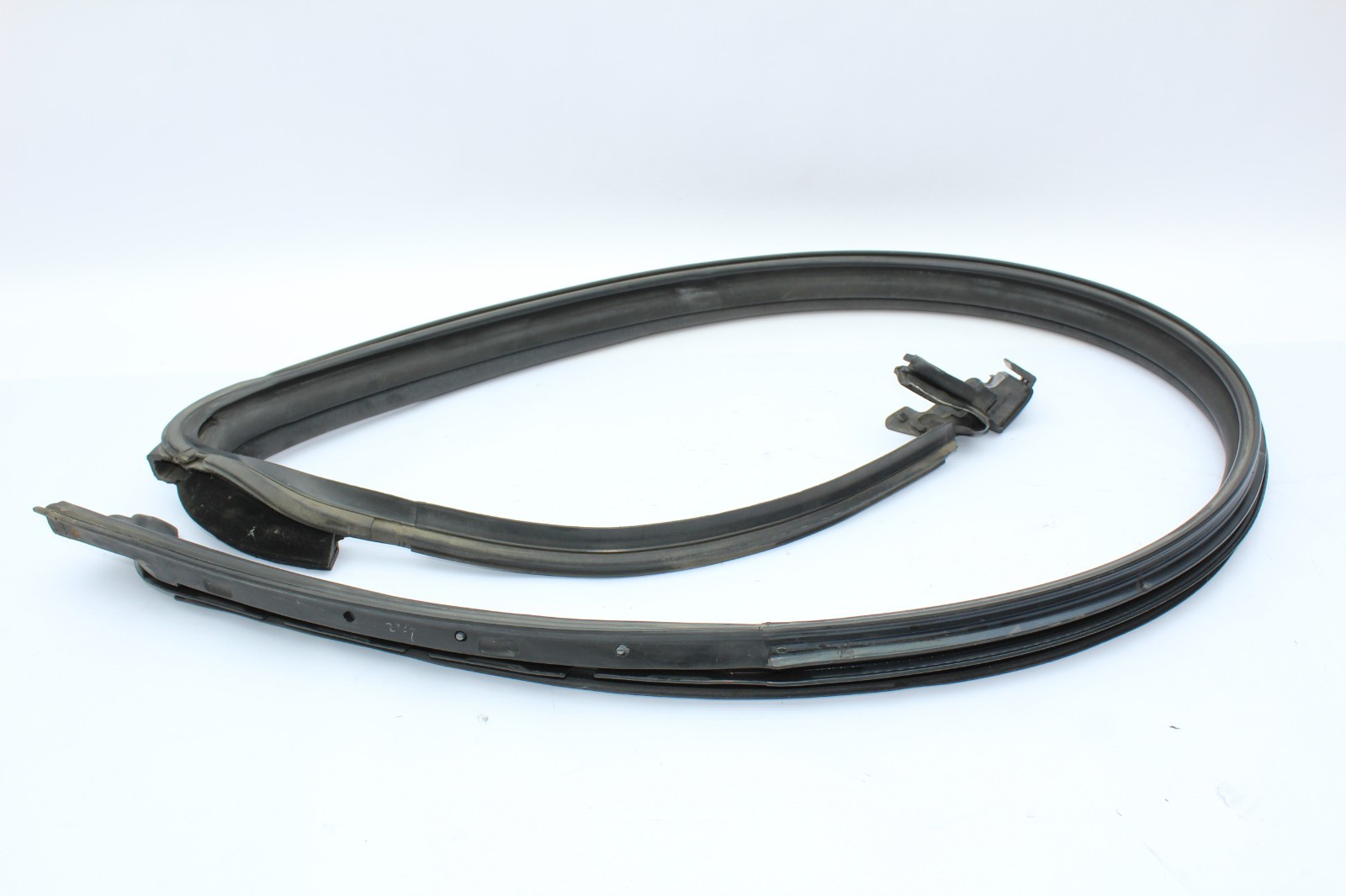 2003-2010 Bentley Continental Right Upper Door Weatherstrip Seal OEM 3W8867368L 2003-2010 Bentley Continental Right Upper Door Weatherstrip Seal OEM 3W8867368L