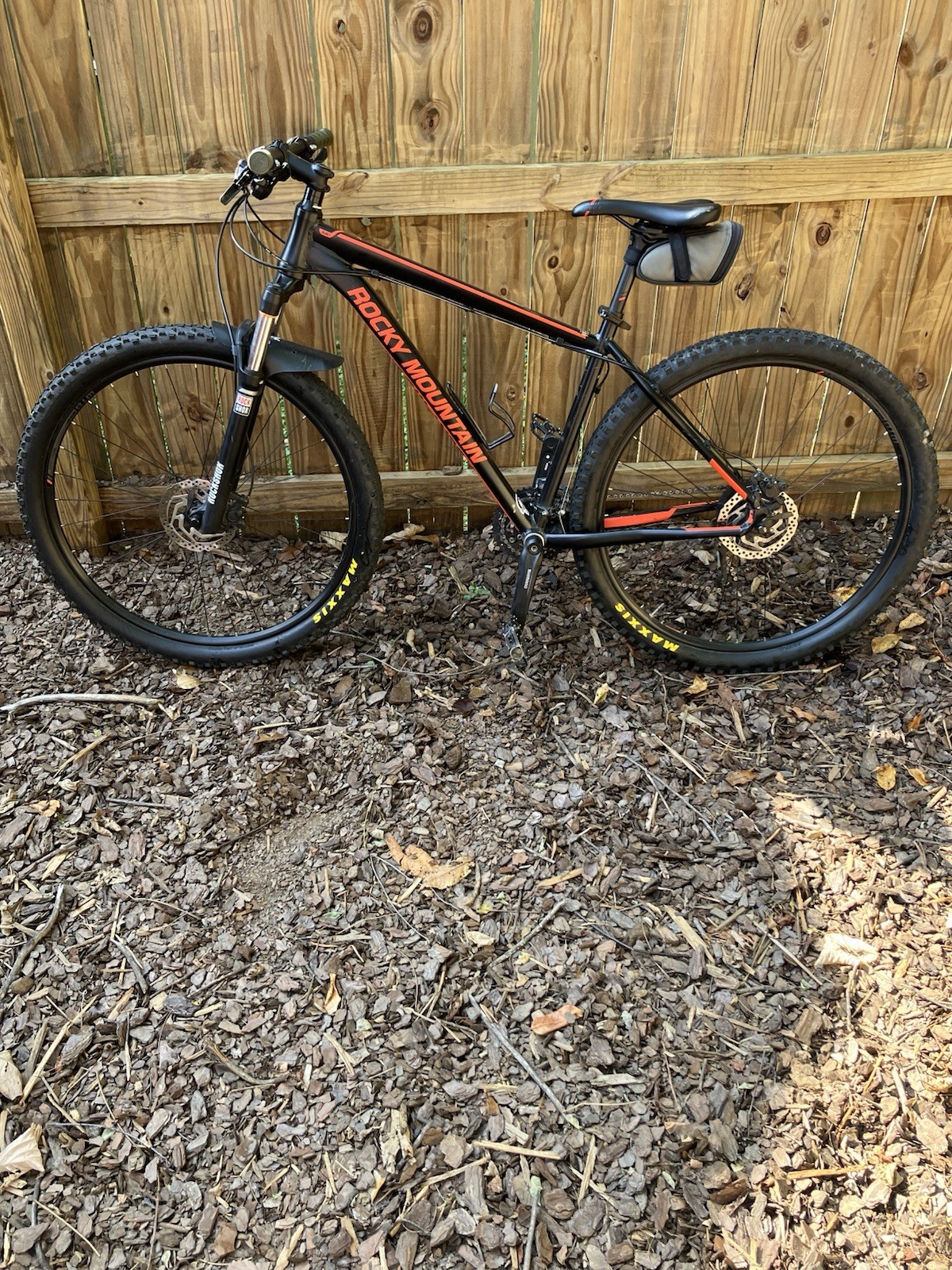 Rocky Mountain Fusion 29 Inch Mountain Bike 21 Speed Hardtail Black/Red Color