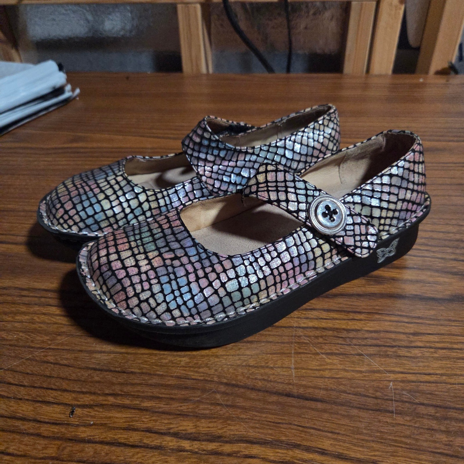 Alegria Paloma Wavy Iridescent Snake Embossed Leather Mary Jane Clogs Size 37 Alegria Paloma Wavy Iridescent Snake Embossed Leather Mary Jane Clogs Size 37